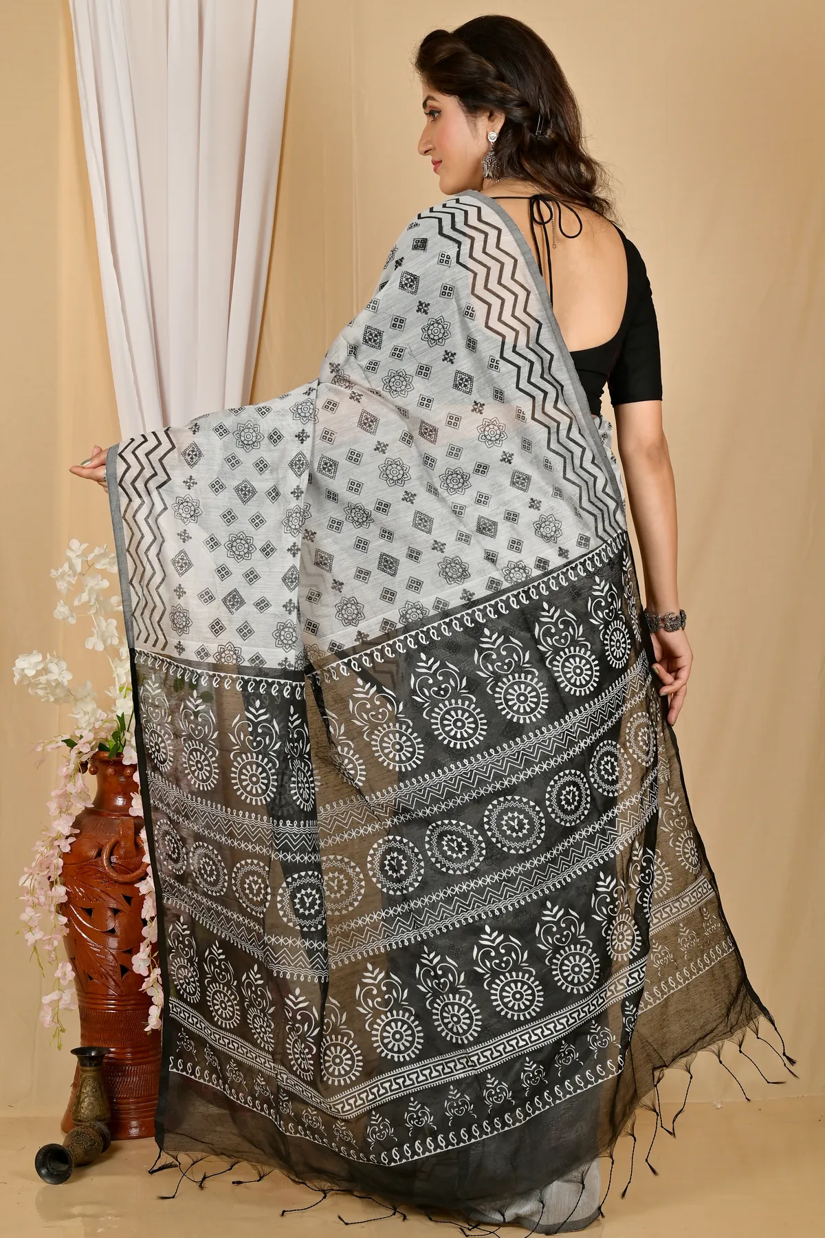 DipDiya Pure Cotton Grey Black Senak The Bengali Classic Printed Handloom Sarees