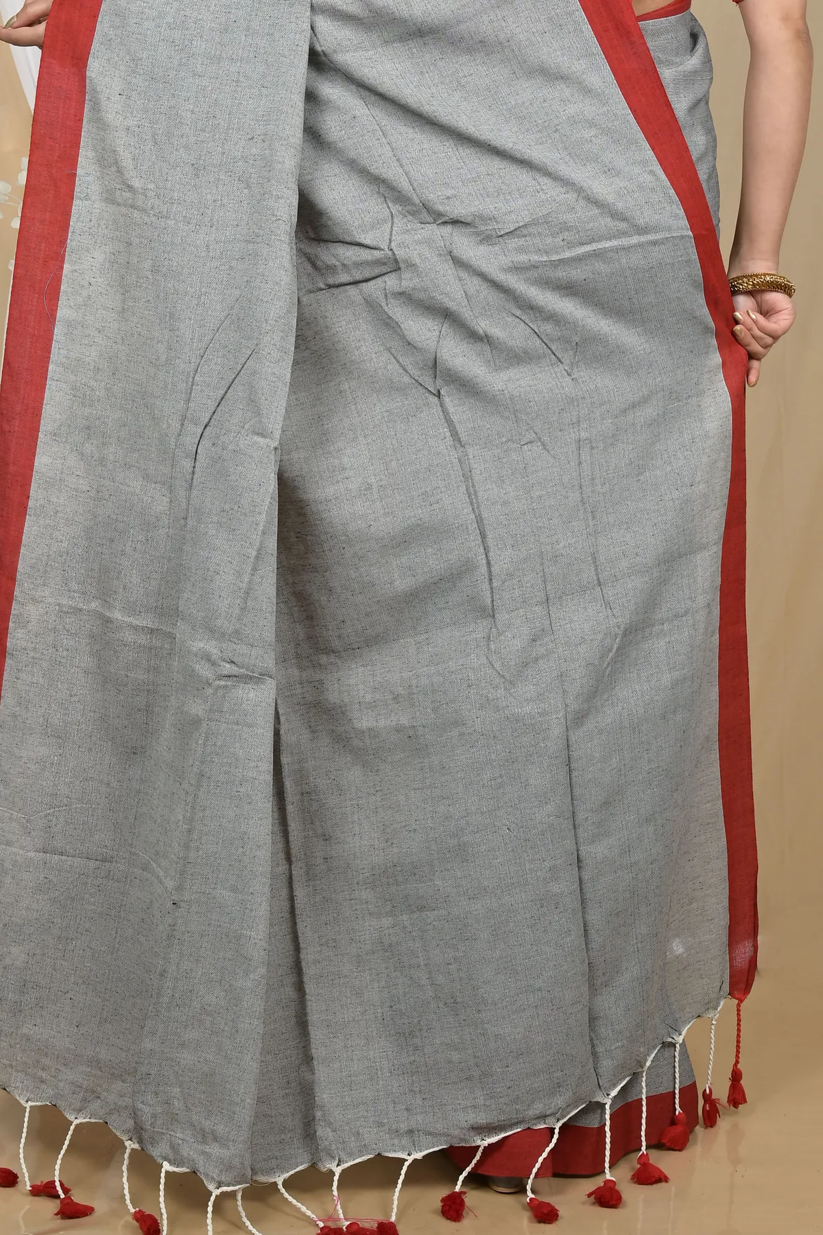 DipDiya Pure Cotton Grey Gittu Crafted by Artisans Handloom Sarees