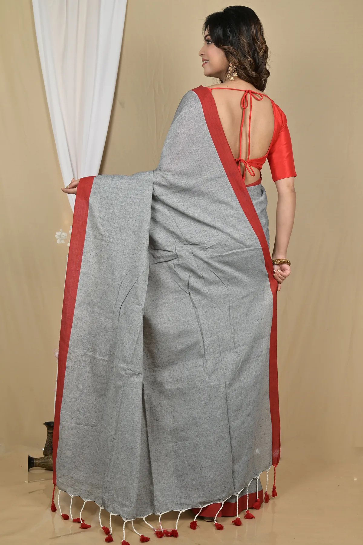 DipDiya Pure Cotton Grey Gittu Crafted by Artisans Handloom Sarees