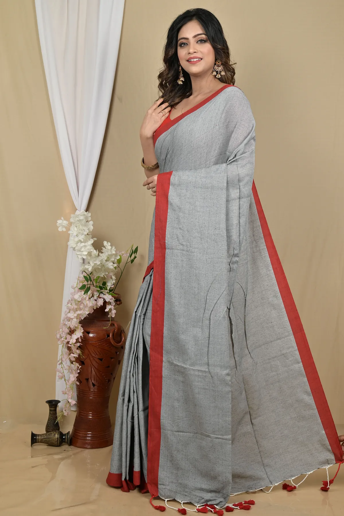 DipDiya Pure Cotton Grey Gittu Crafted by Artisans Handloom Sarees