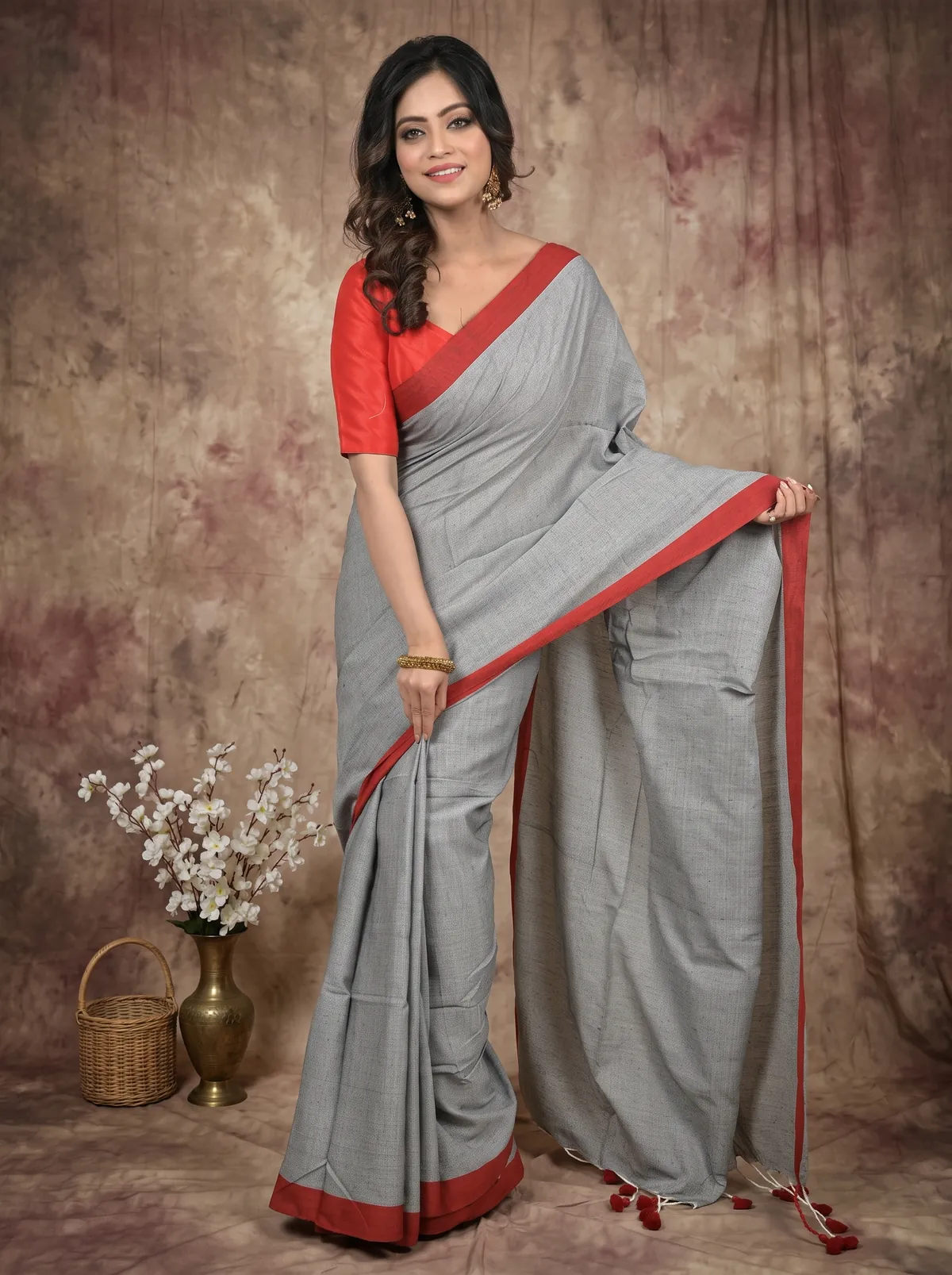 DipDiya Pure Cotton Grey Gittu Crafted by Artisans Handloom Sarees