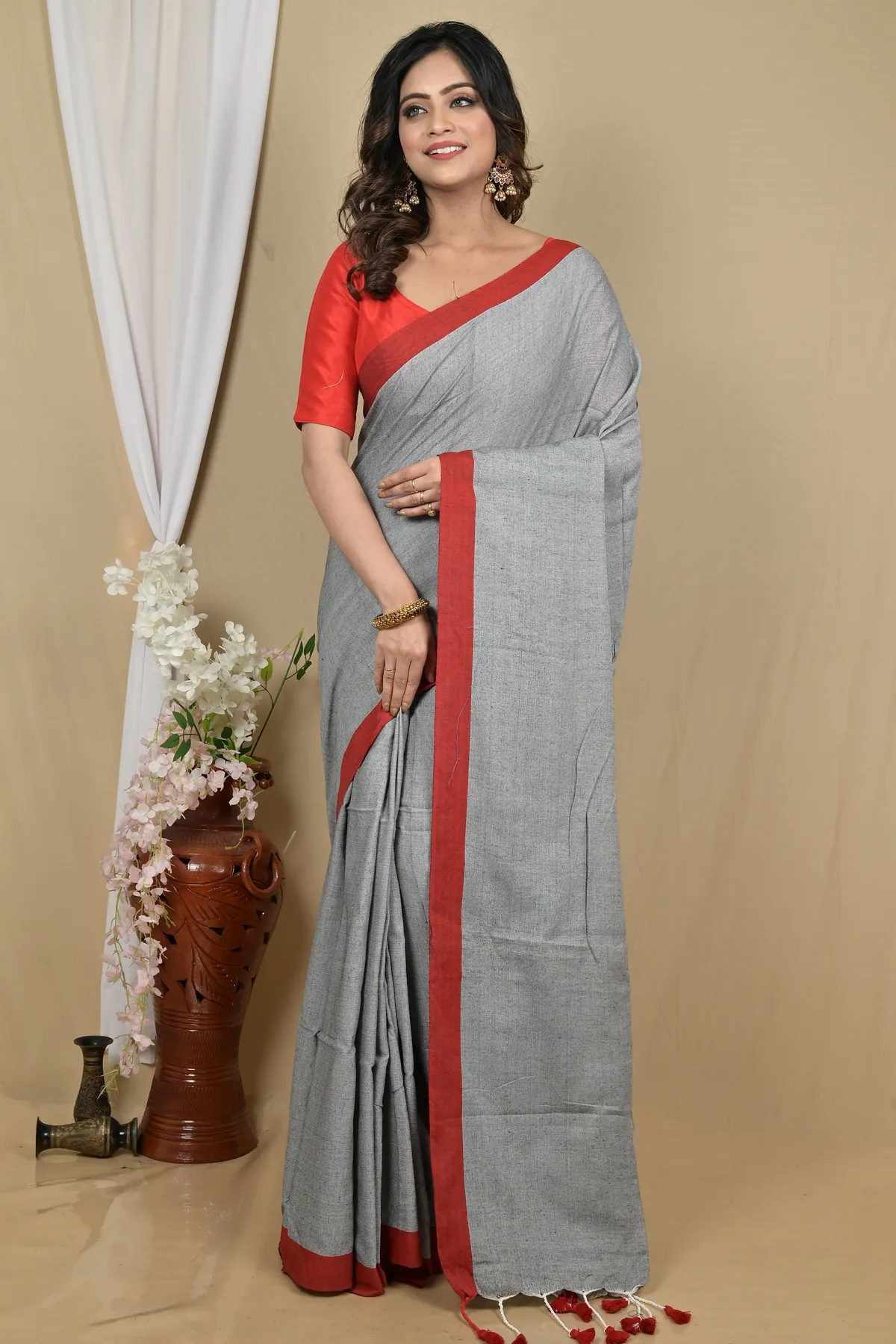 DipDiya Pure Cotton Grey Gittu Crafted by Artisans Handloom Sarees