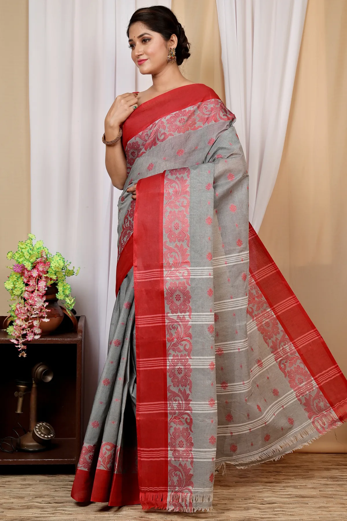 DipDiya Pure Cotton Grey Heruka Crafted with Soul Tant Sarees