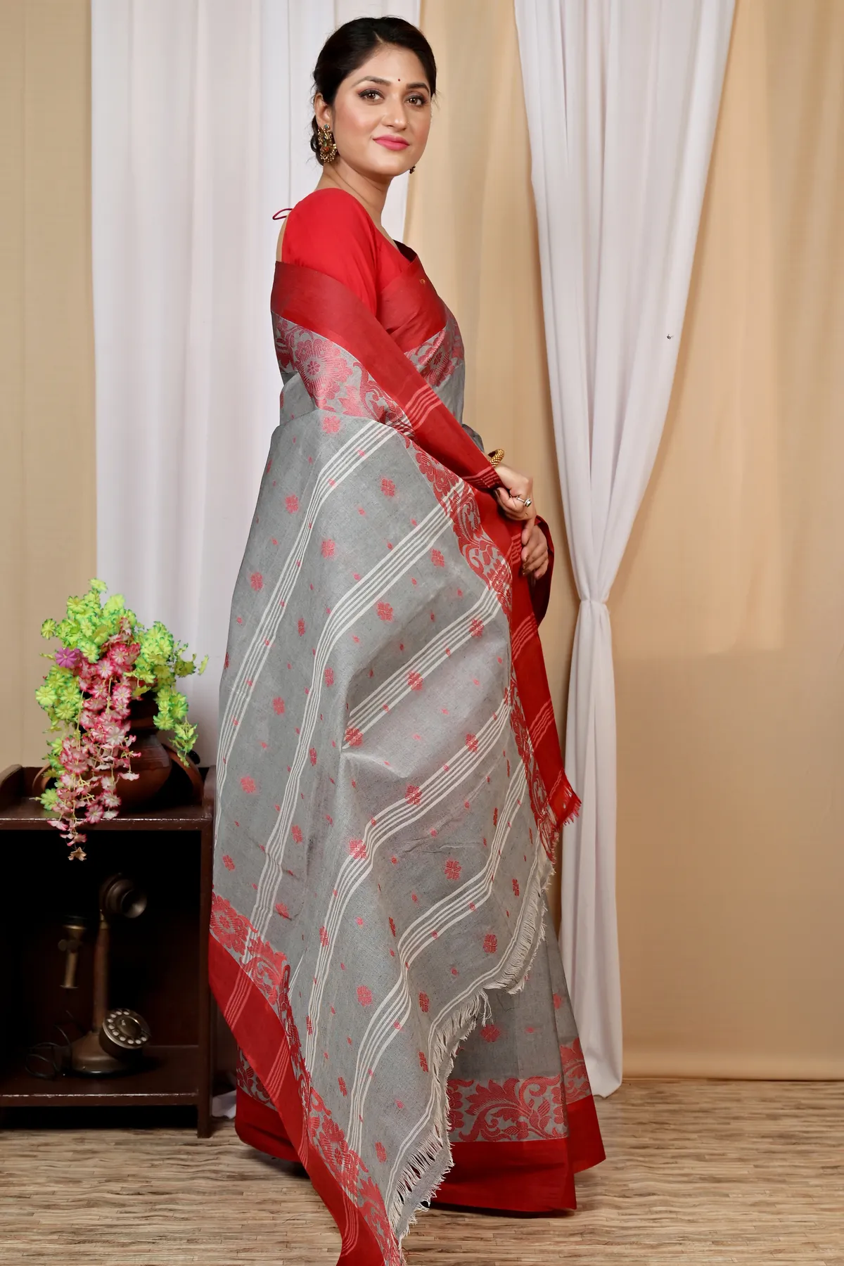 DipDiya Pure Cotton Grey Heruka Crafted with Soul Tant Sarees