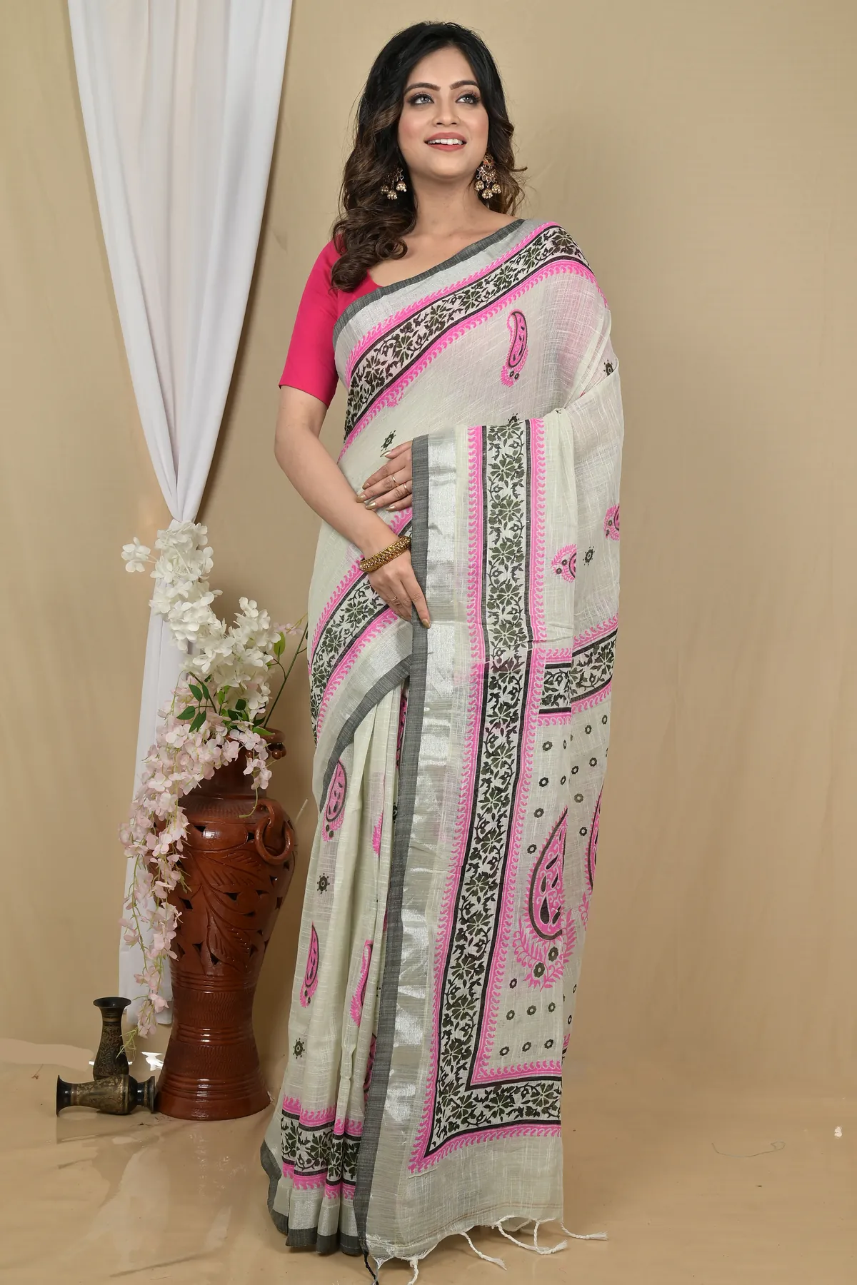 DipDiya Pure Cotton Grey Pink Hilda The Bengali Classic Printed Handloom Sarees