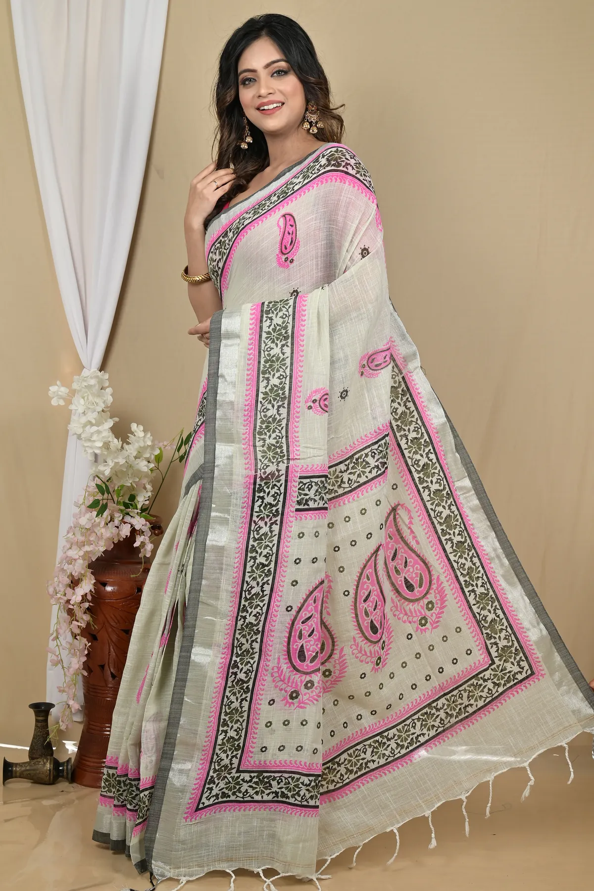 DipDiya Pure Cotton Grey Pink Hilda The Bengali Classic Printed Handloom Sarees