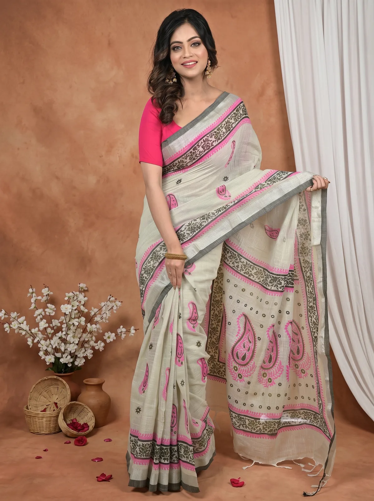 DipDiya Pure Cotton Grey Pink Hilda The Bengali Classic Printed Handloom Sarees