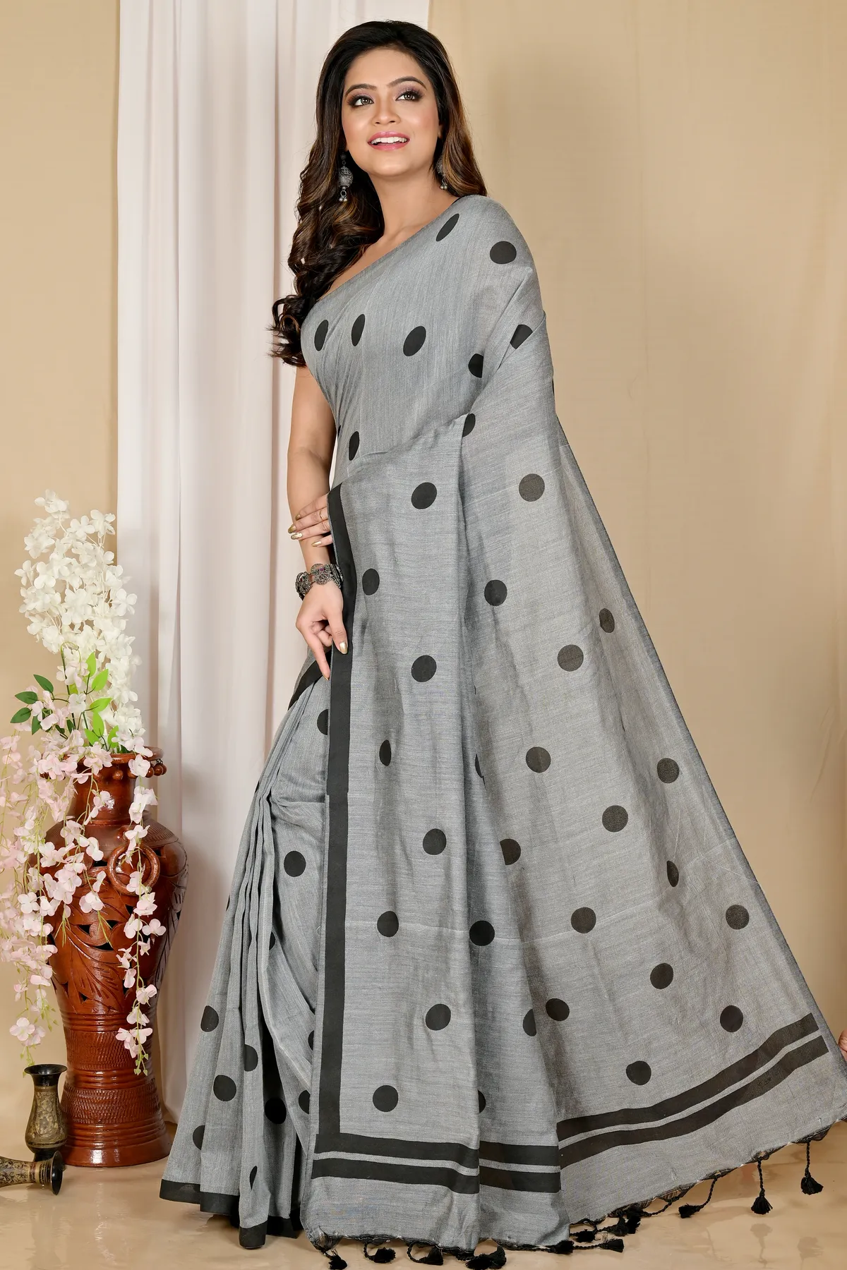 DipDiya Pure Cotton Grey Tip Essence of Bengal Handloom Sarees