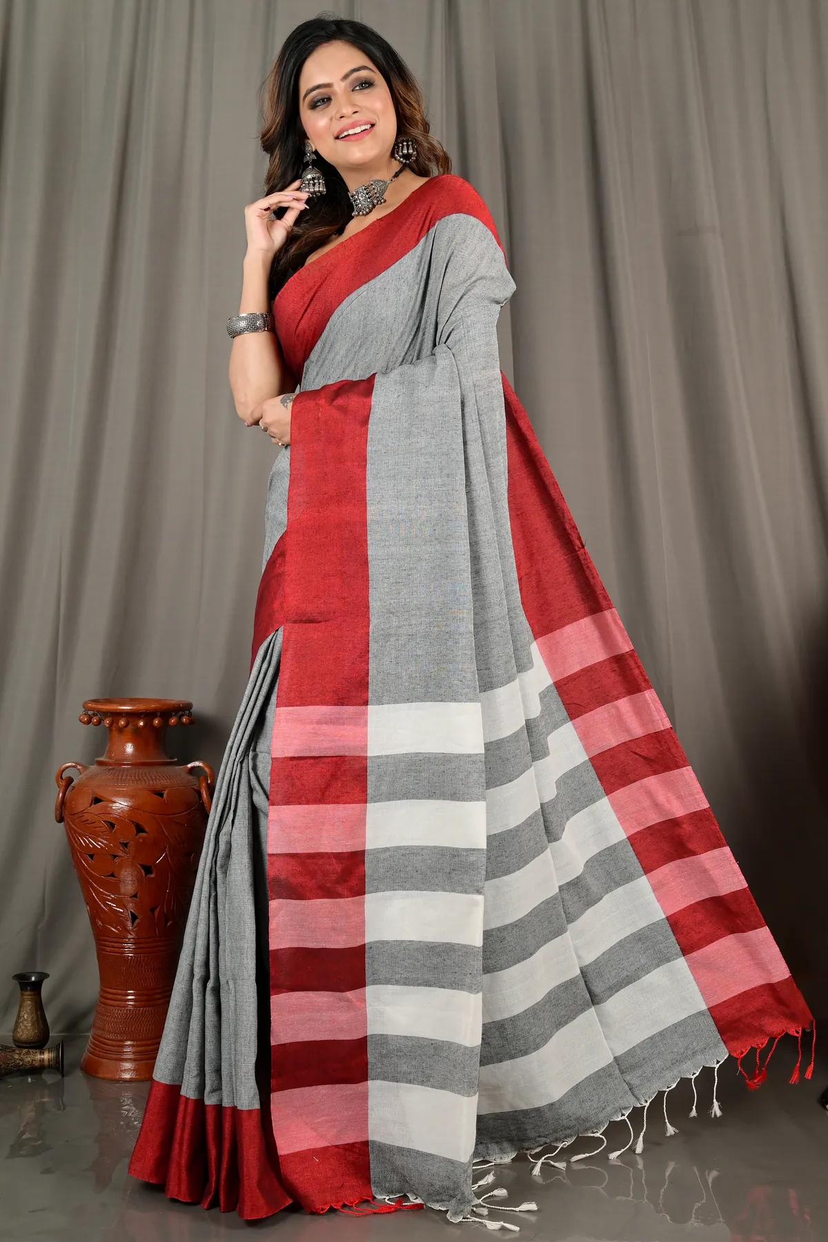 DipDiya Pure Cotton Grey White Bimti Timeless Bengal Handloom Sarees