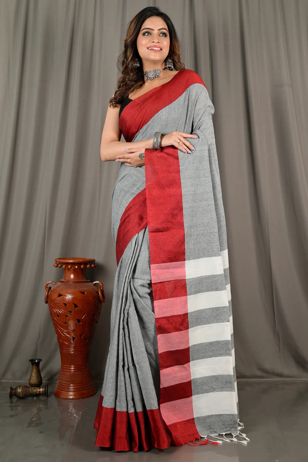 DipDiya Pure Cotton Grey White Bimti Timeless Bengal Handloom Sarees