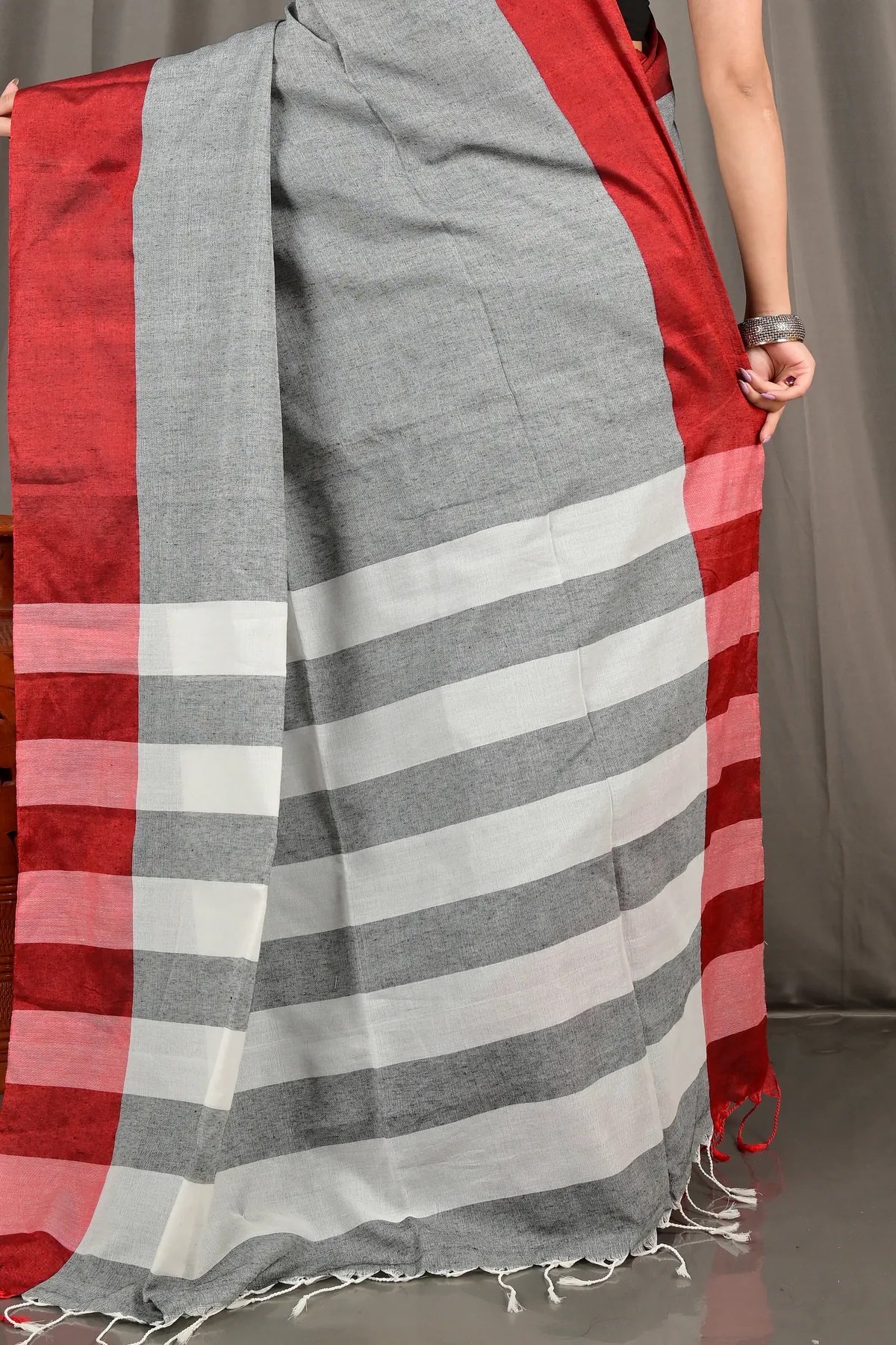 DipDiya Pure Cotton Grey White Bimti Timeless Bengal Handloom Sarees