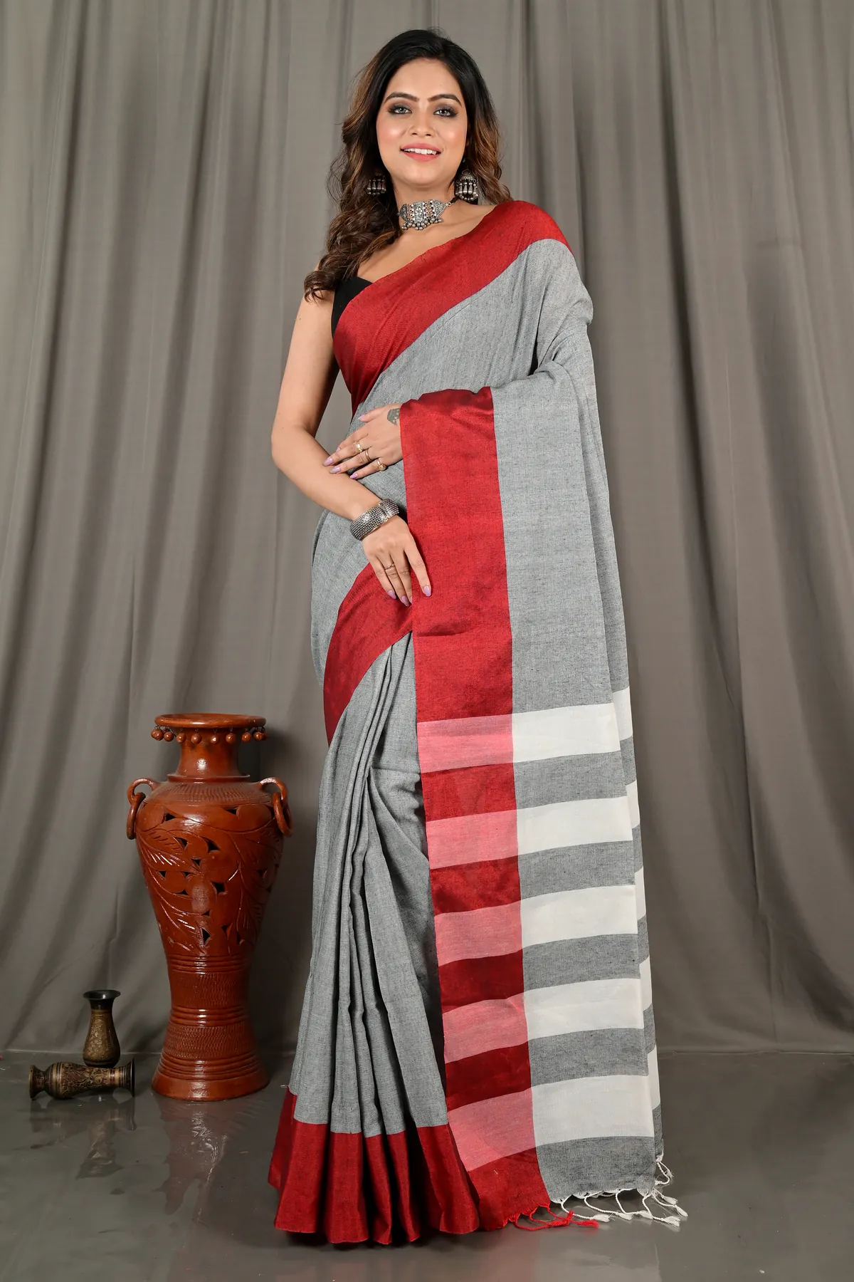 DipDiya Pure Cotton Grey White Bimti Timeless Bengal Handloom Sarees