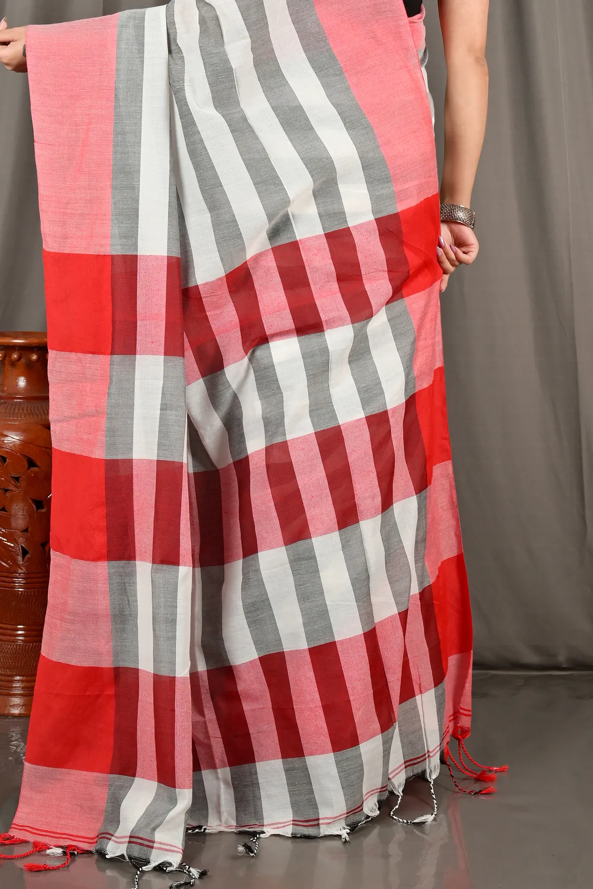 DipDiya Pure Cotton Grey White Bimti Woven by Hand Handloom Sarees