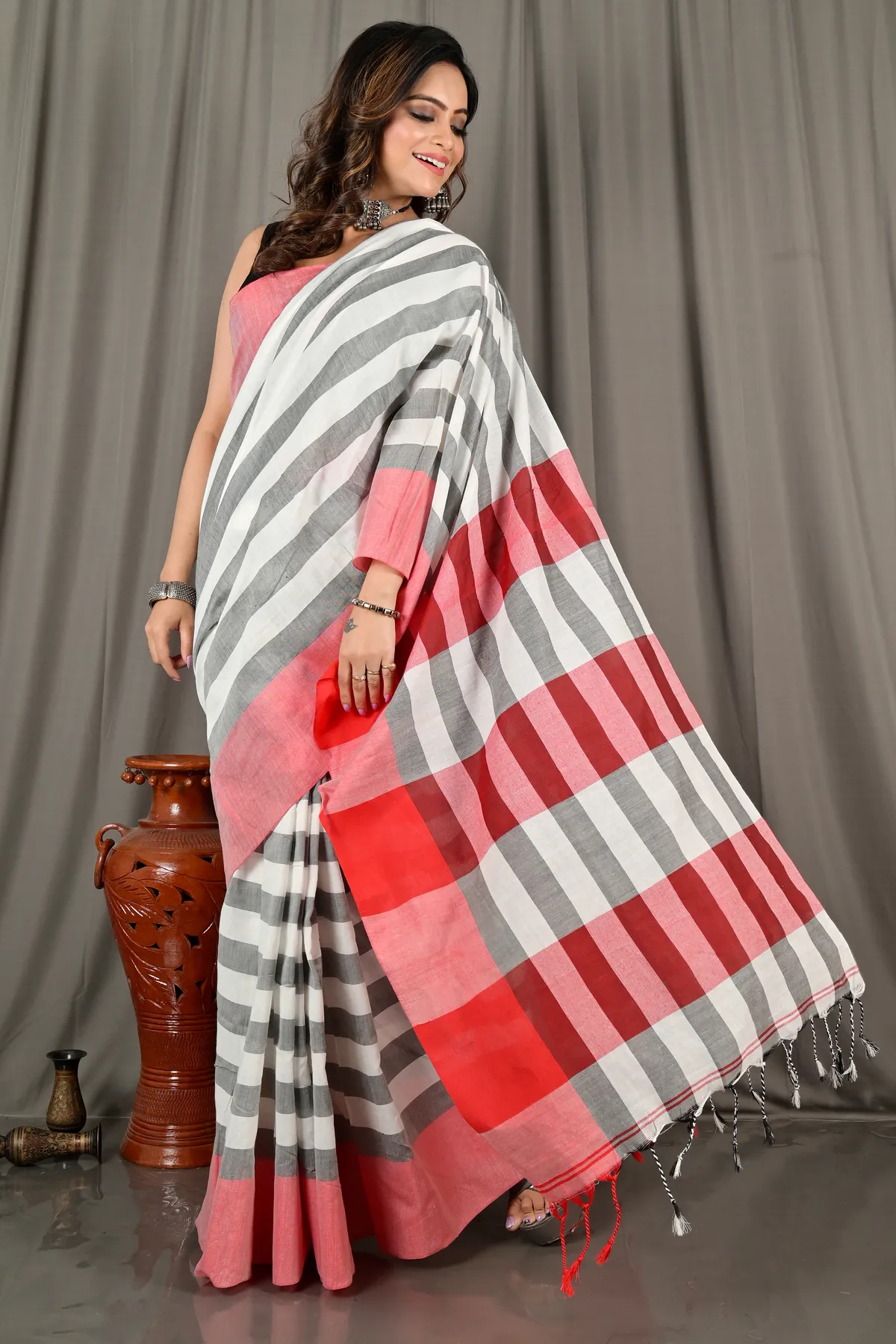 DipDiya Pure Cotton Grey White Bimti Woven by Hand Handloom Sarees