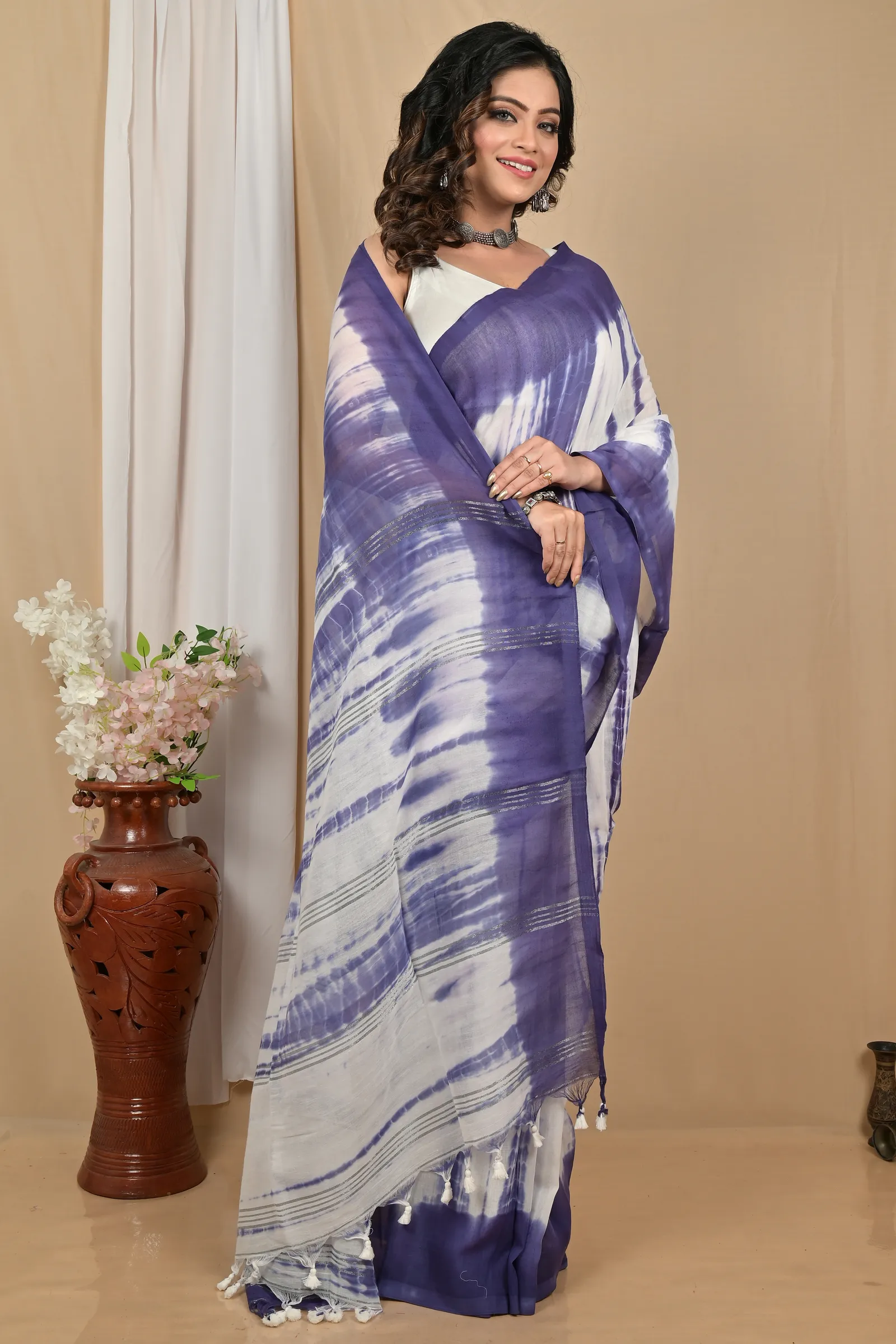 DipDiya Pure Cotton Lavender White Achmol Crafted in Bengal Badhni Dye Sarees