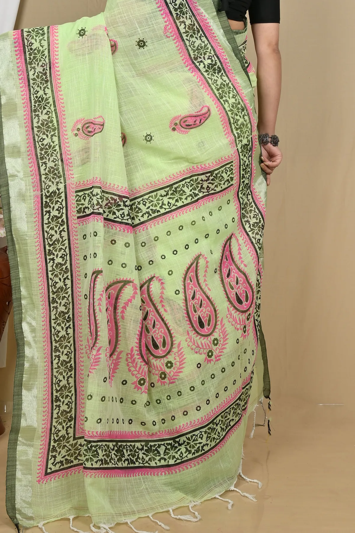 DipDiya Pure Cotton Light Green Hilda Regal Bengali Printed Handloom Sarees