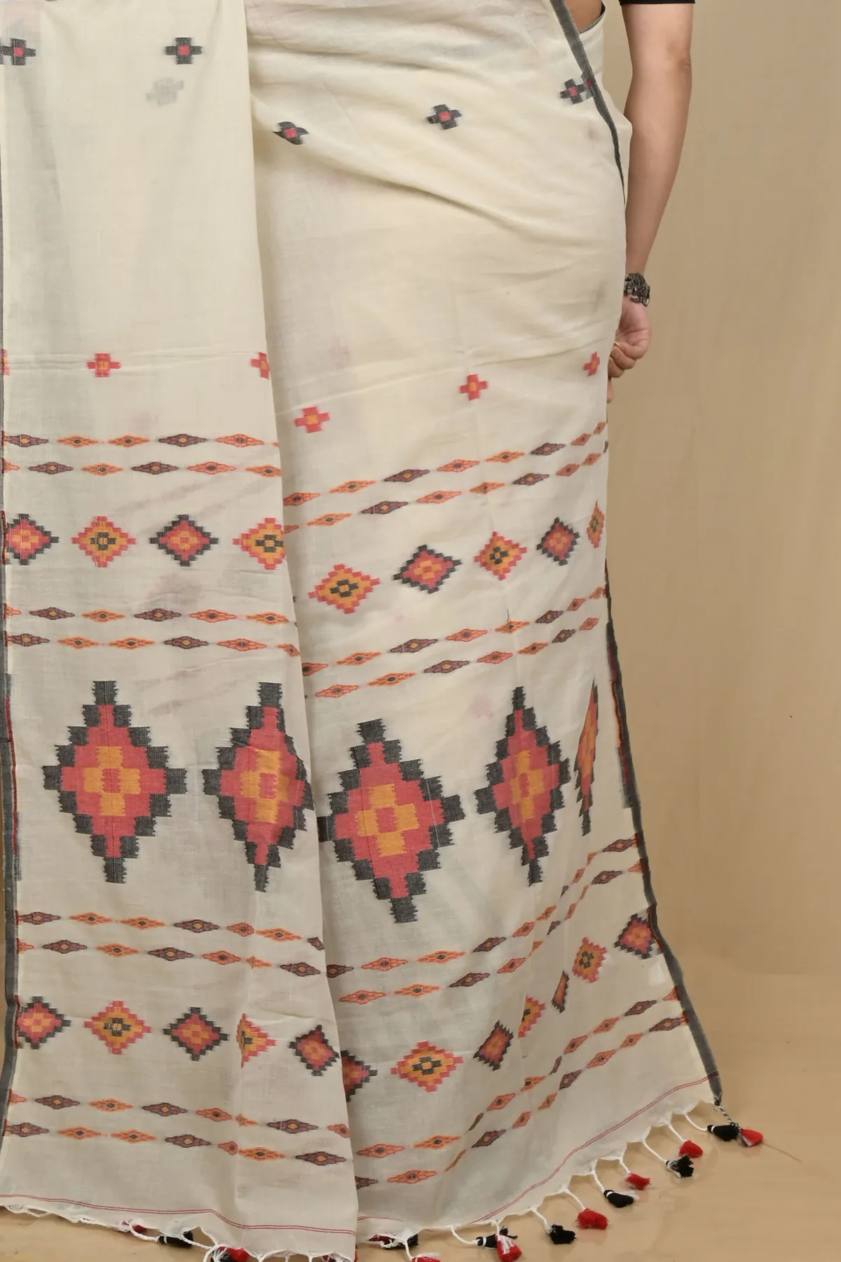 DipDiya Pure Cotton Light Grey Hitaashi Classic Grace Handloom Sarees