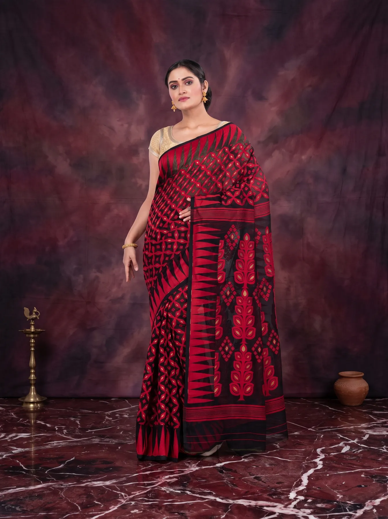 DipDiya Pure Cotton Marun Minakari Jmdni Traditional Elegance Jamdani Sarees