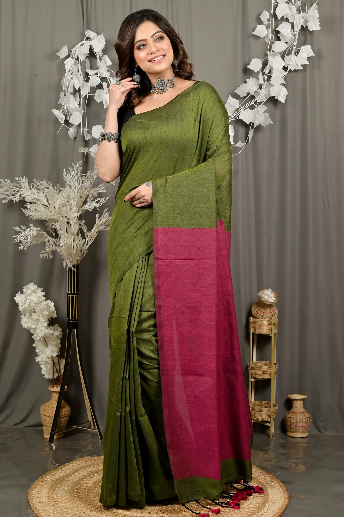 DipDiya Pure Cotton Mehendi Green ThanKhaditu Elegance in Every Weave Handloom Sarees