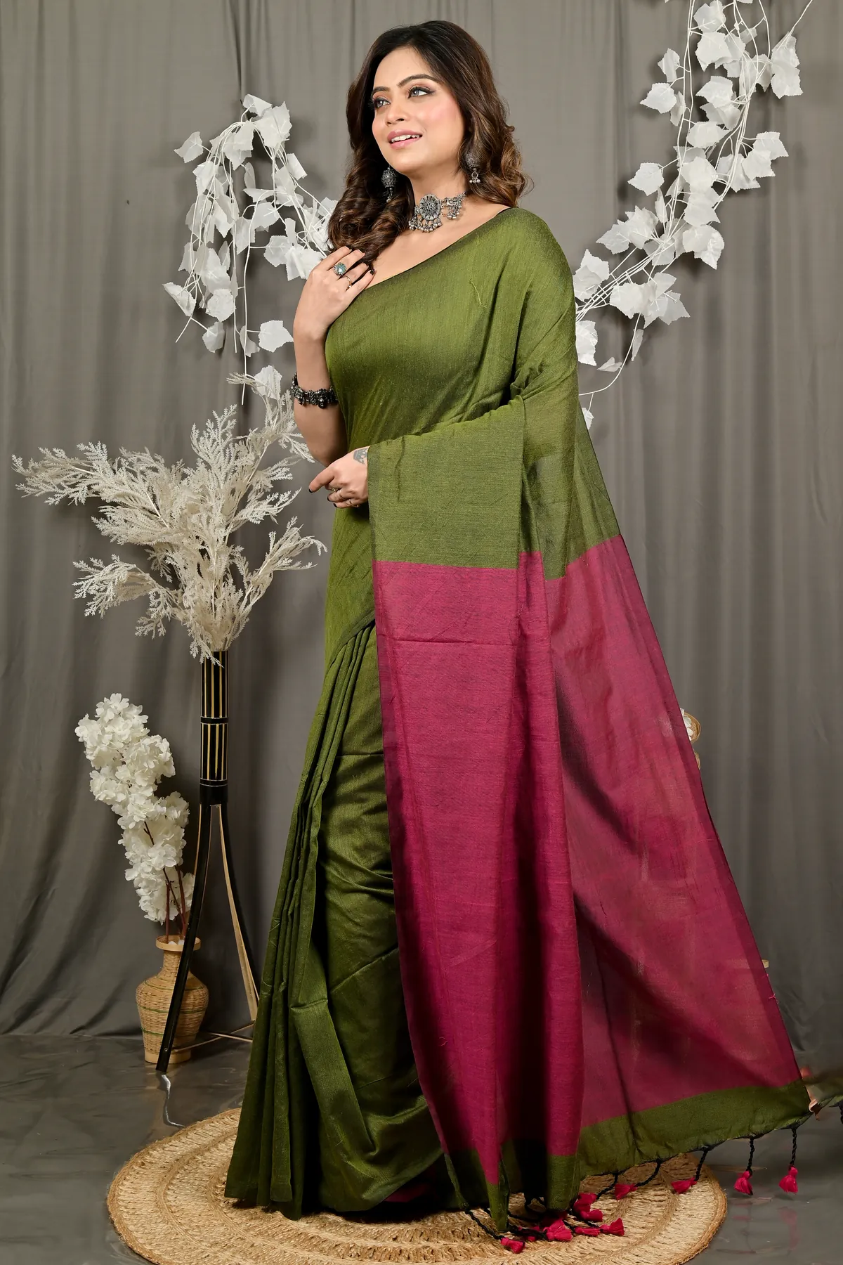 DipDiya Pure Cotton Mehendi Green ThanKhaditu Elegance in Every Weave Handloom Sarees