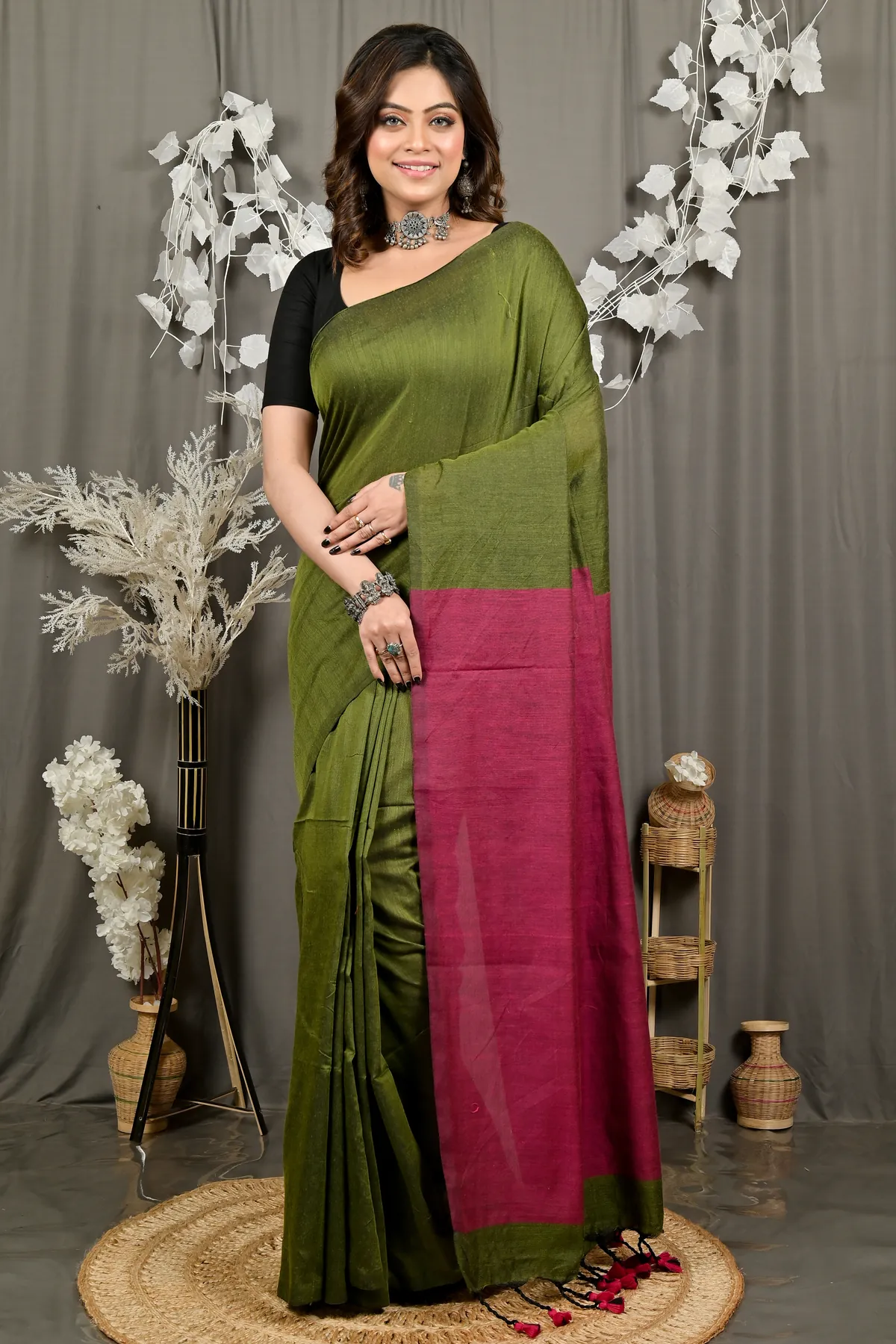 DipDiya Pure Cotton Mehendi Green ThanKhaditu Elegance in Every Weave Handloom Sarees
