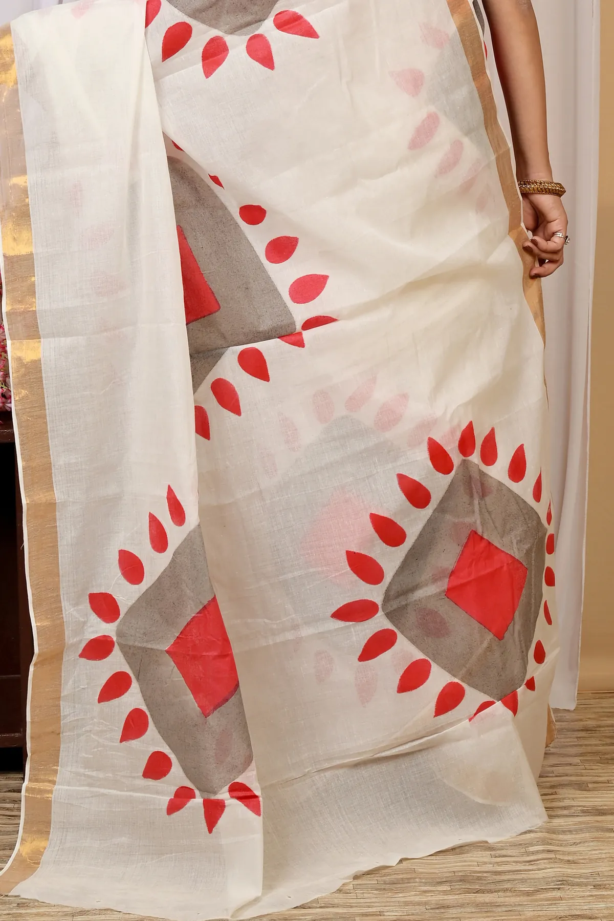 DipDiya Pure Cotton Multi-Coloured Hataka Handcrafted Elegance Hand Painted Sarees