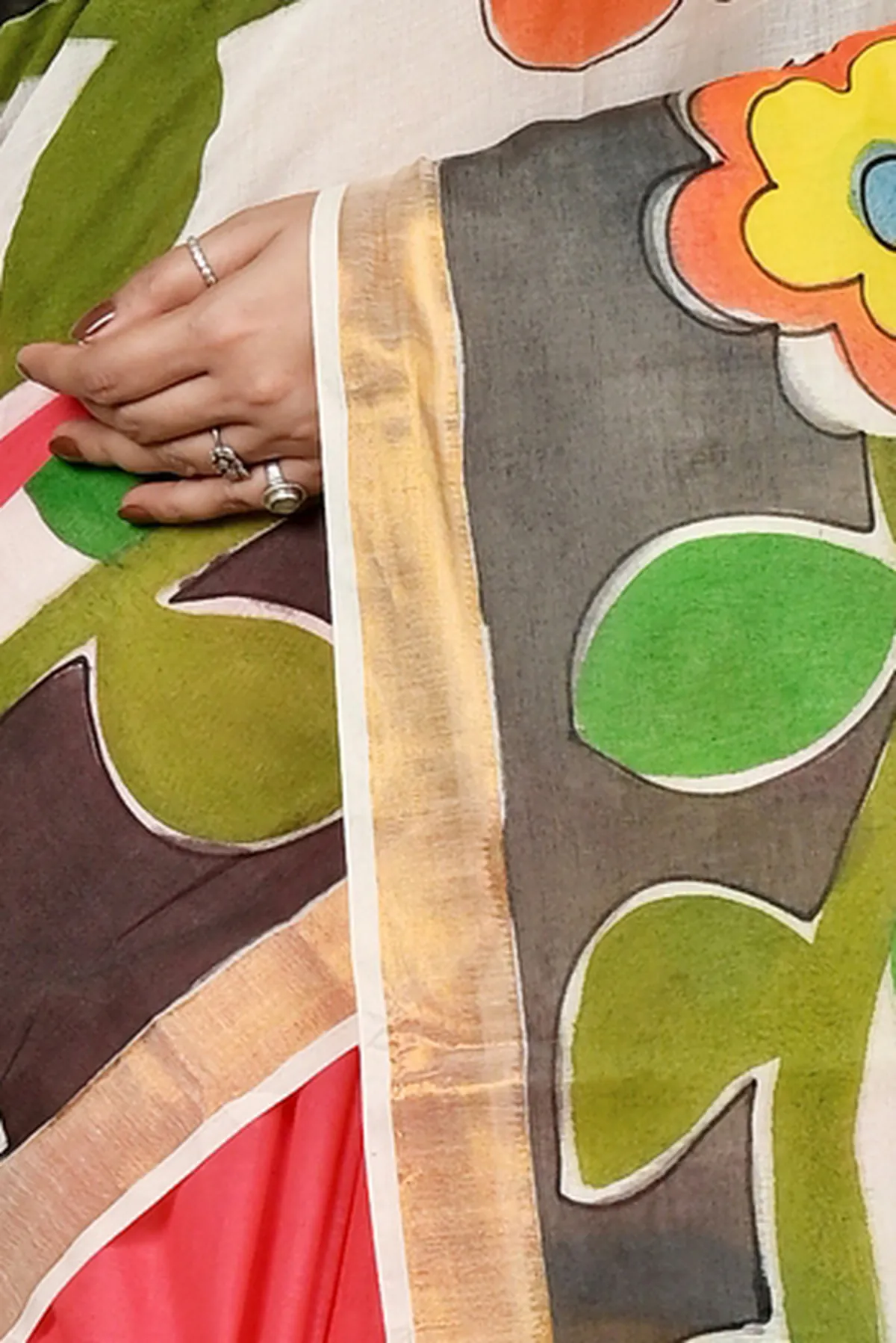 DipDiya Pure Cotton Multi-Coloured Hataka The Bengali Classic Hand Painted Sarees