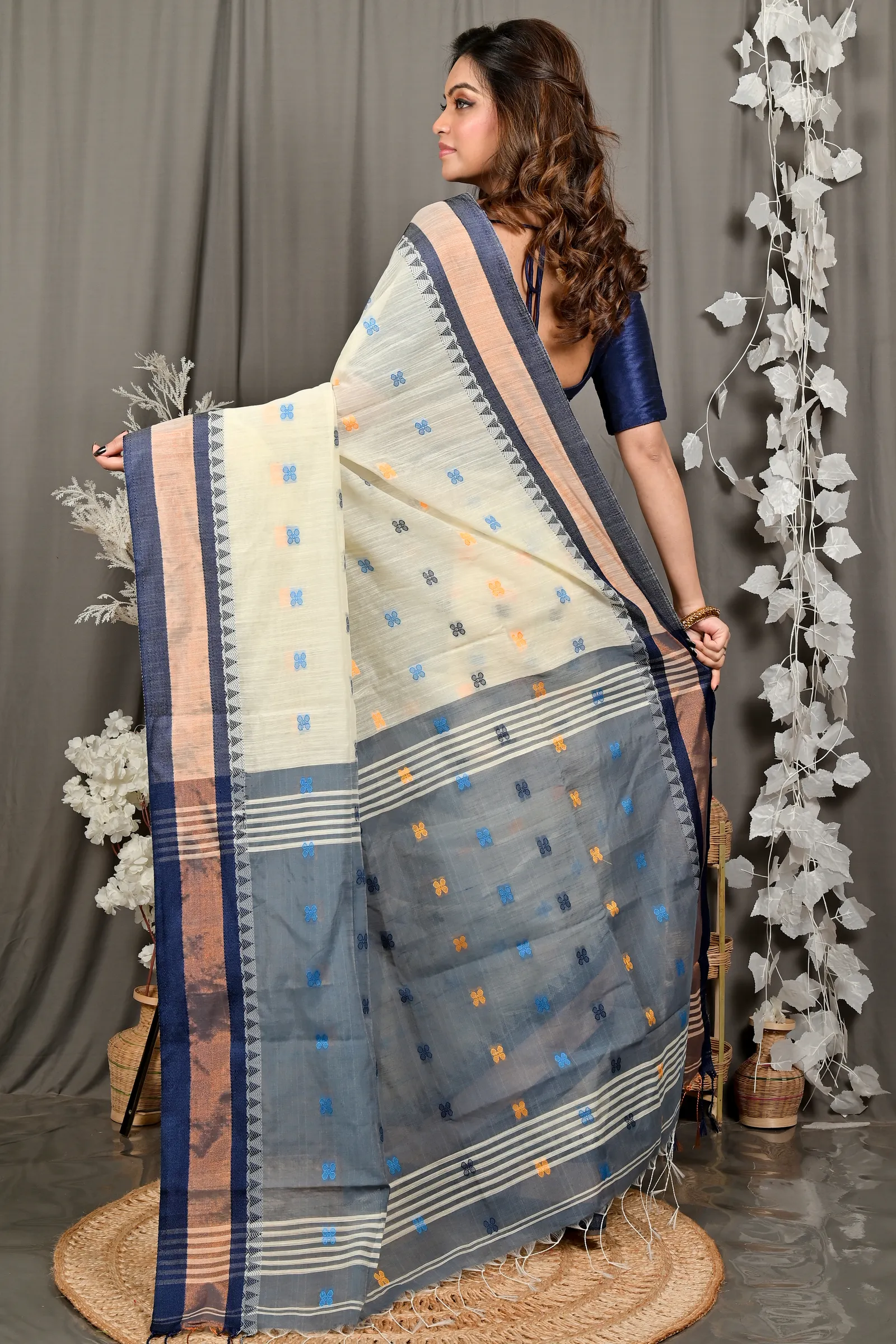 DipDiya Pure Cotton Off White Blue Debasi Crafted by Artisans Handloom Sarees