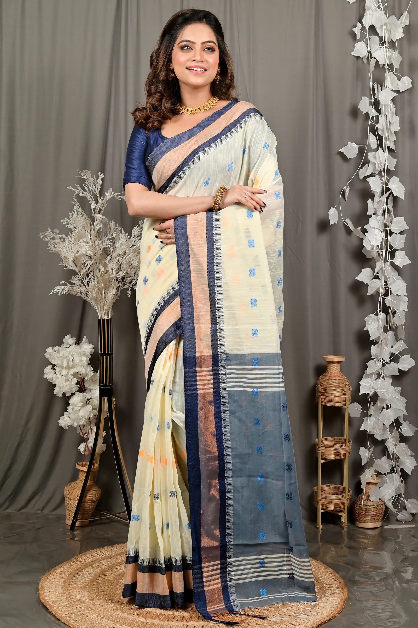 DipDiya Pure Cotton Off White Blue Debasi Crafted by Artisans Handloom Sarees