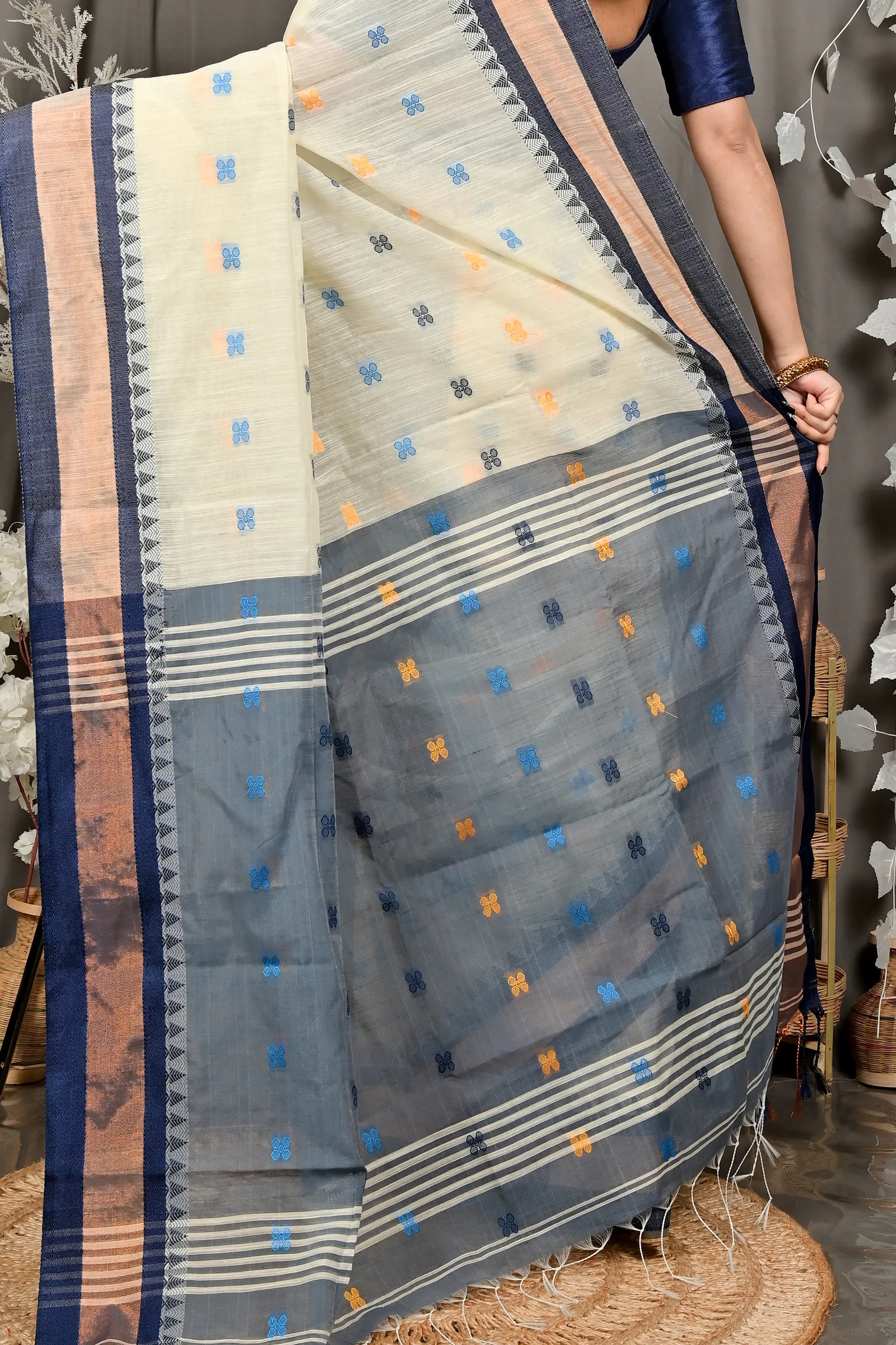 DipDiya Pure Cotton Off White Blue Debasi Crafted by Artisans Handloom Sarees