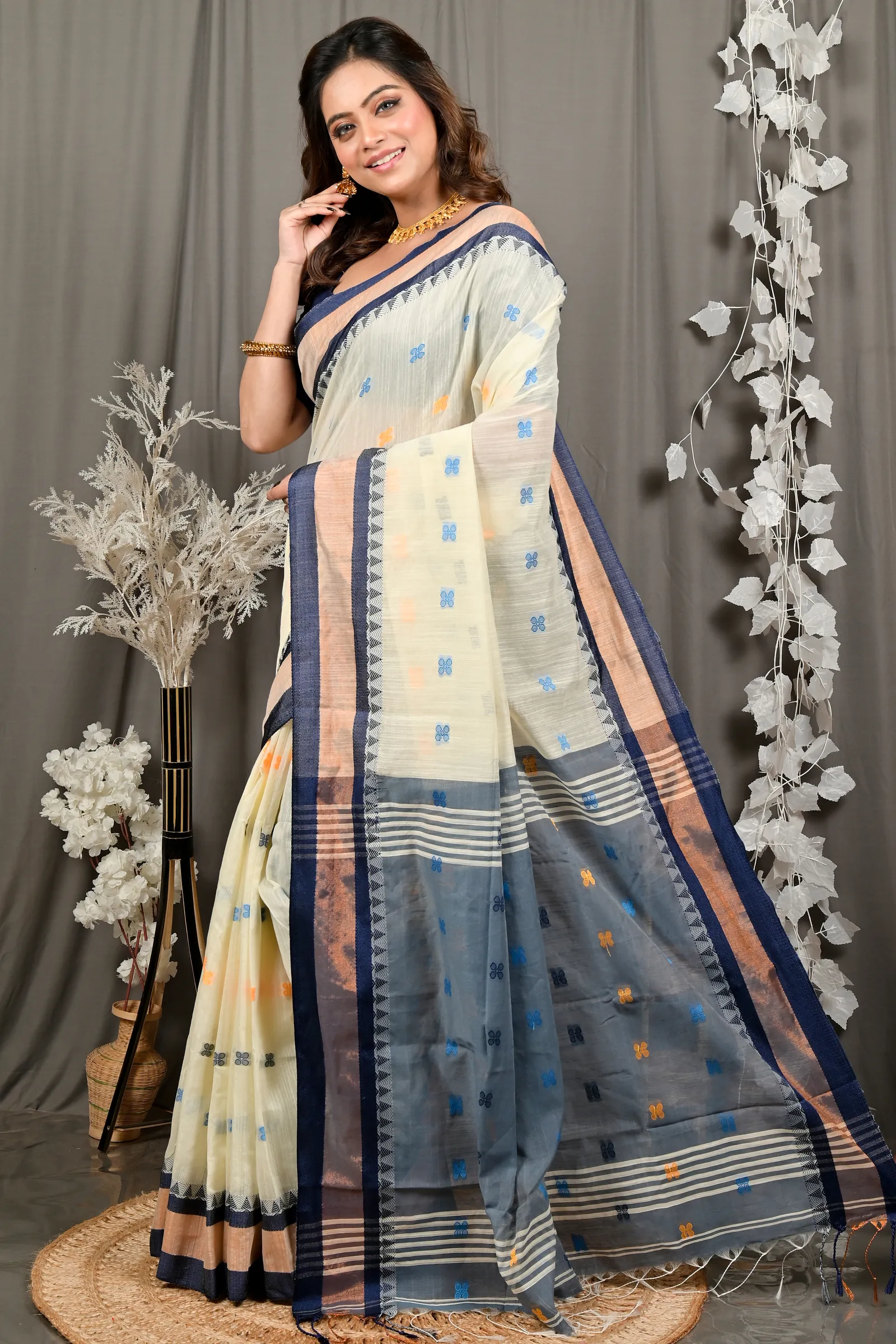 DipDiya Pure Cotton Off White Blue Debasi Crafted by Artisans Handloom Sarees