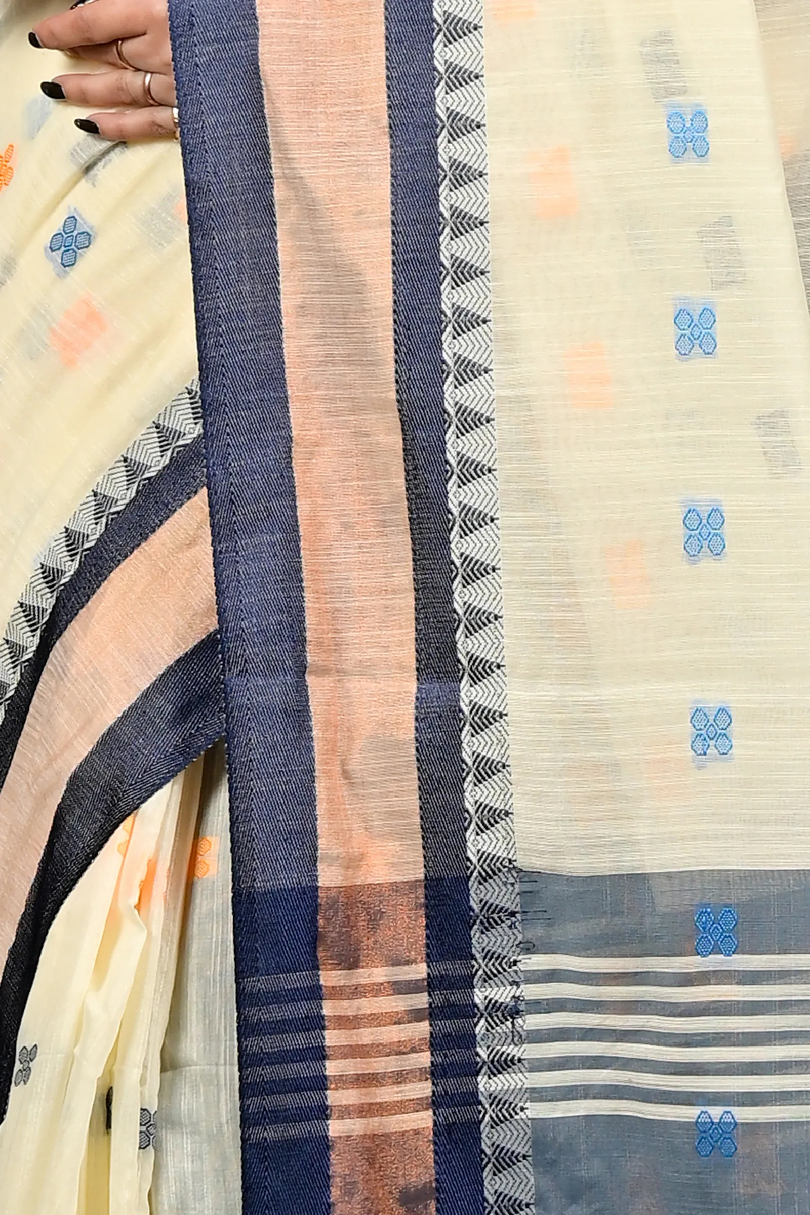 DipDiya Pure Cotton Off White Blue Debasi Crafted by Artisans Handloom Sarees