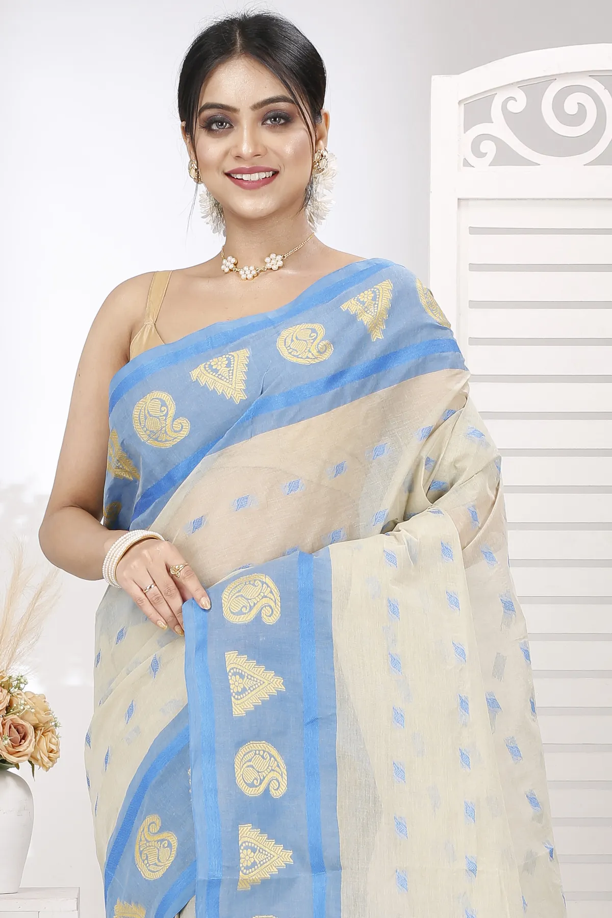 DipDiya Pure Cotton Off-White Emma Border Pure Bengali Grace Tant Sarees