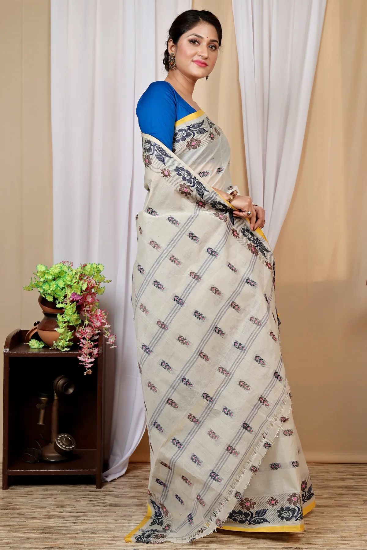 DipDiya Pure Cotton Off-White Helok Heritage Elegance Tant Sarees