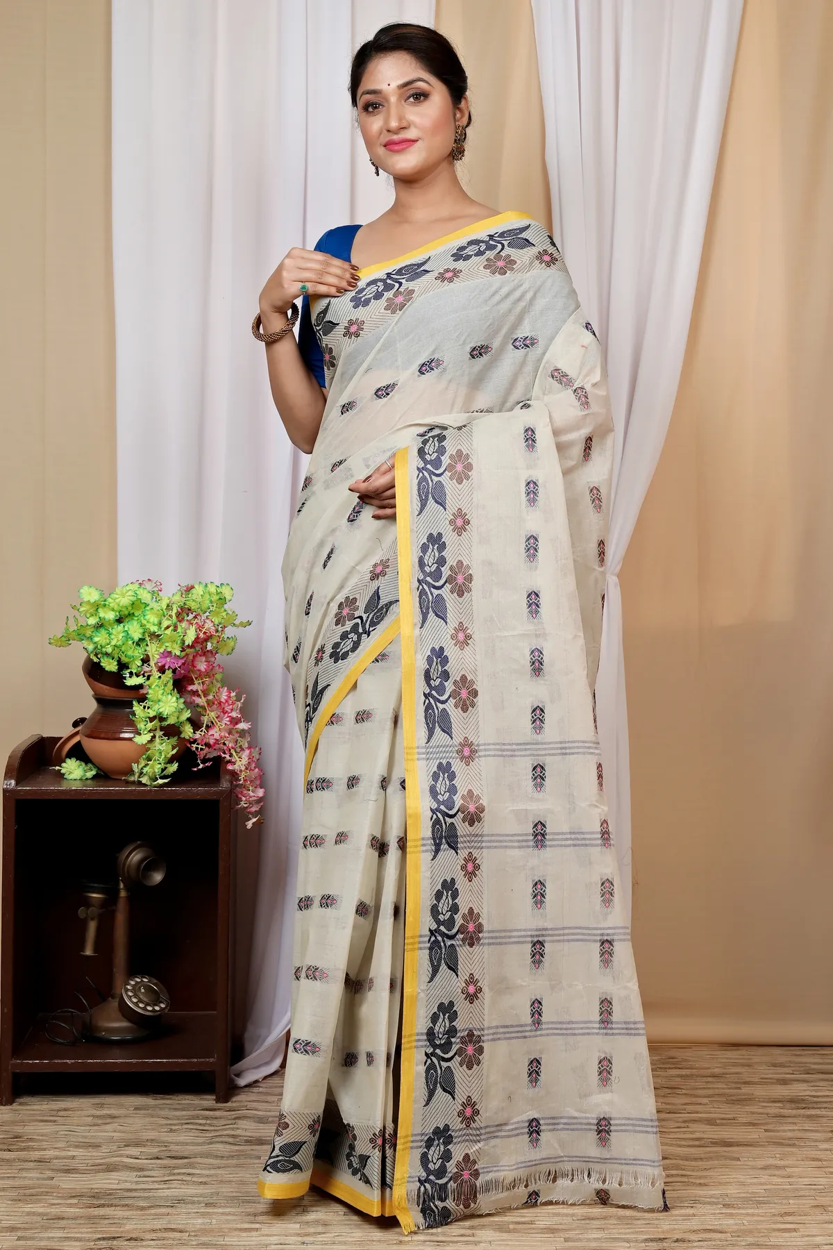 DipDiya Pure Cotton Off-White Helok Heritage Elegance Tant Sarees