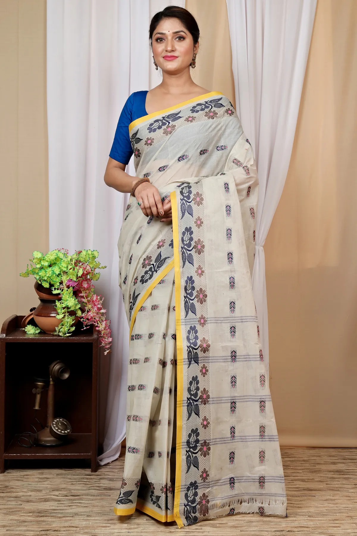DipDiya Pure Cotton Off-White Helok Heritage Elegance Tant Sarees