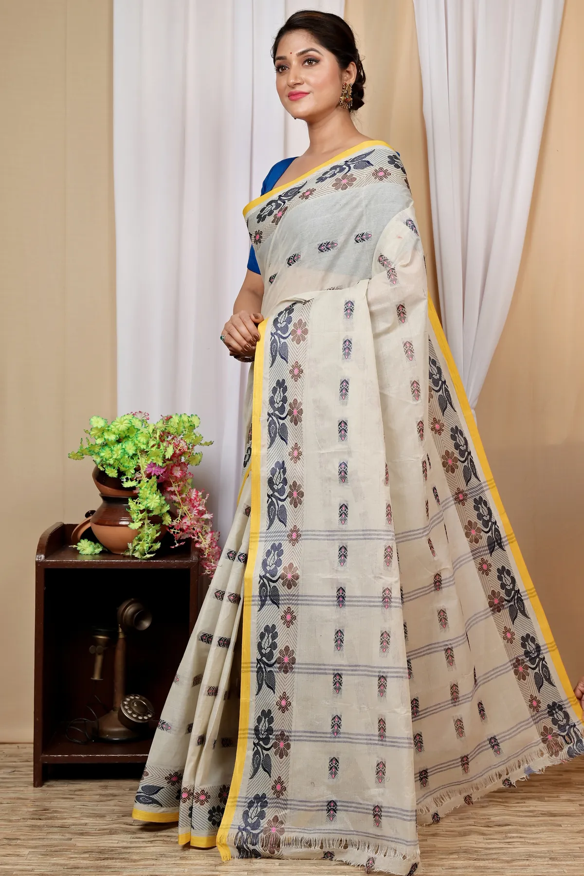 DipDiya Pure Cotton Off-White Helok Heritage Elegance Tant Sarees