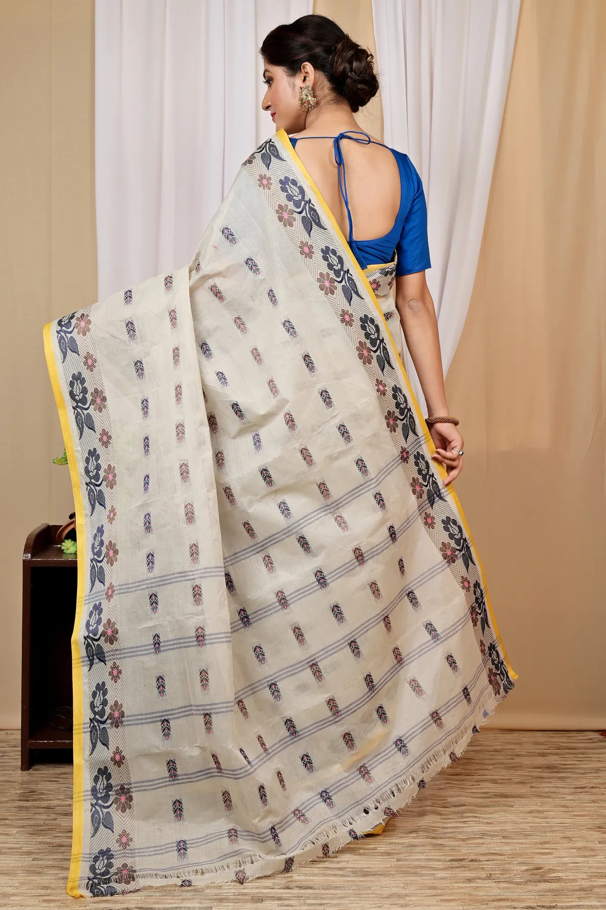 DipDiya Pure Cotton Off-White Helok Heritage Elegance Tant Sarees