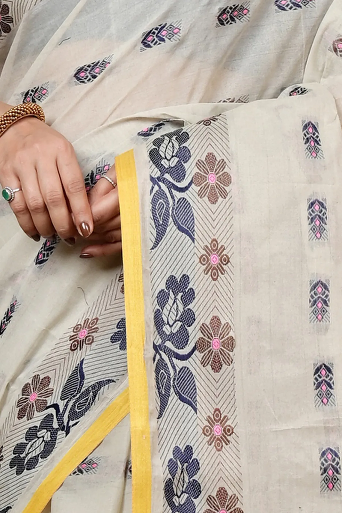 DipDiya Pure Cotton Off-White Helok Heritage Elegance Tant Sarees