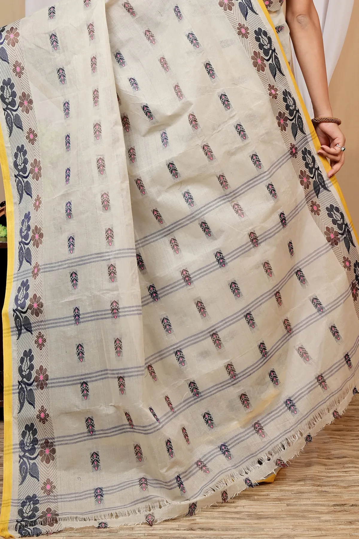 DipDiya Pure Cotton Off-White Helok Heritage Elegance Tant Sarees