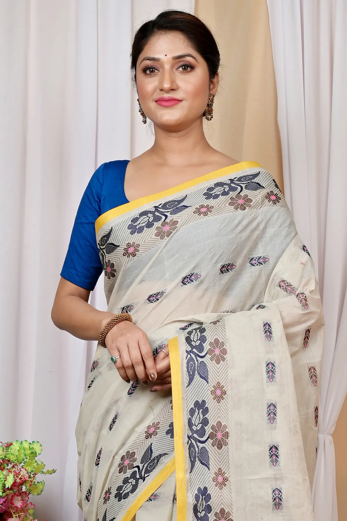 DipDiya Pure Cotton Off-White Helok Heritage Elegance Tant Sarees