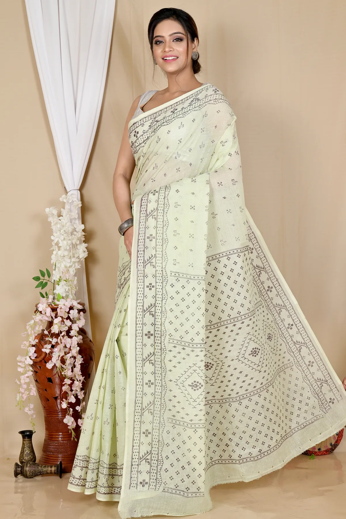 DipDiya Pure Cotton Off-White Liko Artisan Crafted Printed Tant Sarees