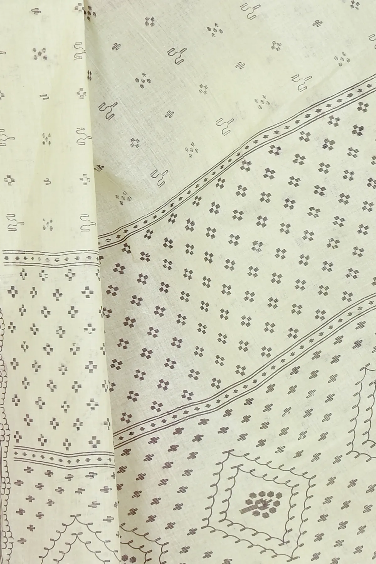 DipDiya Pure Cotton Off-White Liko Artisan Crafted Printed Tant Sarees