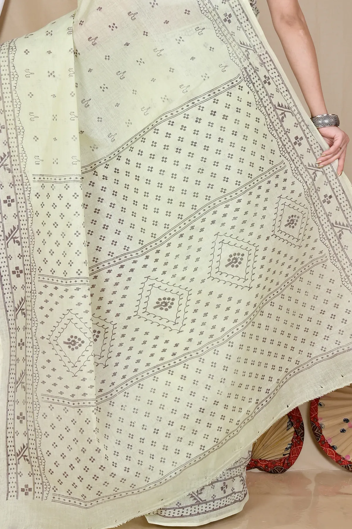 DipDiya Pure Cotton Off-White Liko Artisan Crafted Printed Tant Sarees