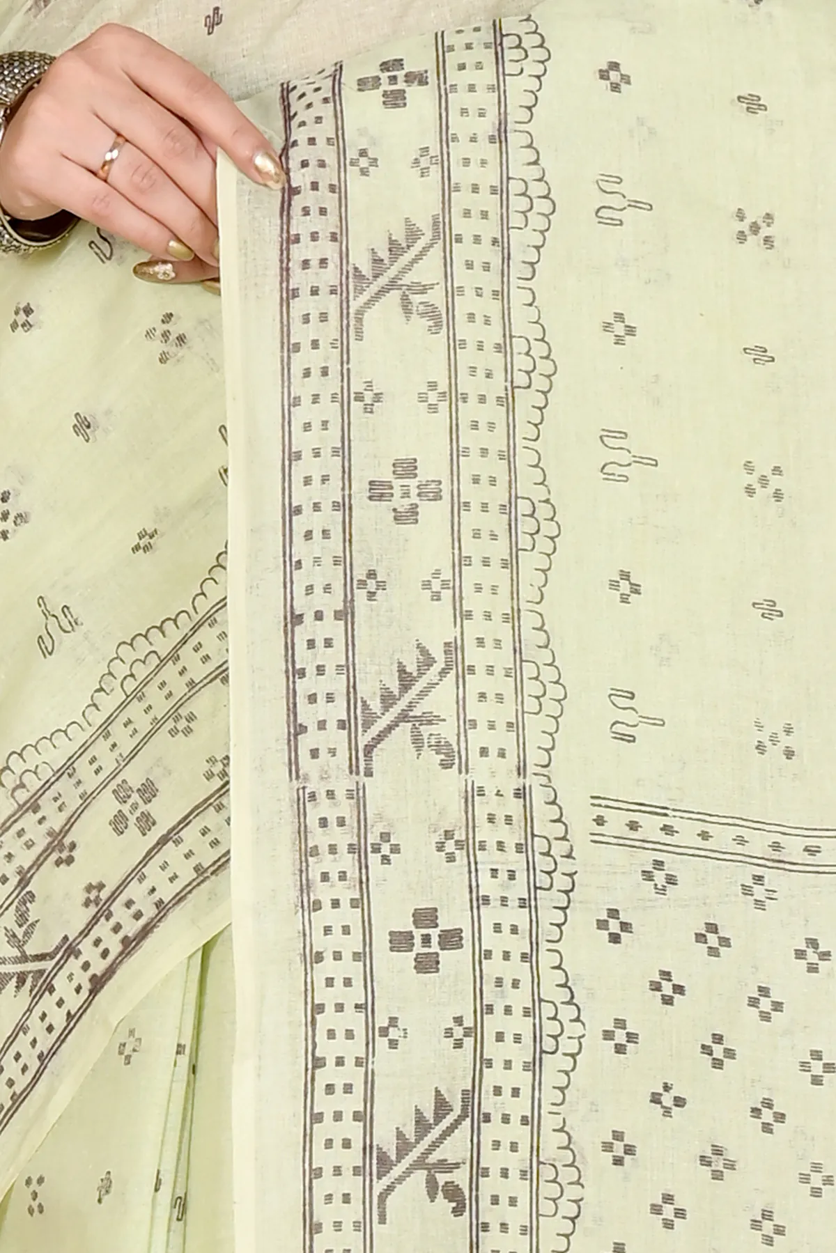 DipDiya Pure Cotton Off-White Liko Artisan Crafted Printed Tant Sarees