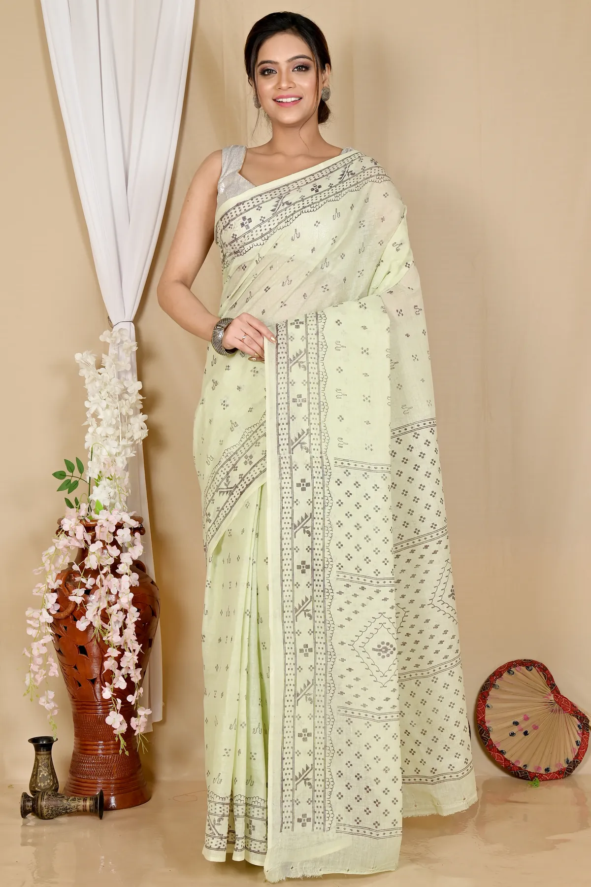 DipDiya Pure Cotton Off-White Liko Artisan Crafted Printed Tant Sarees