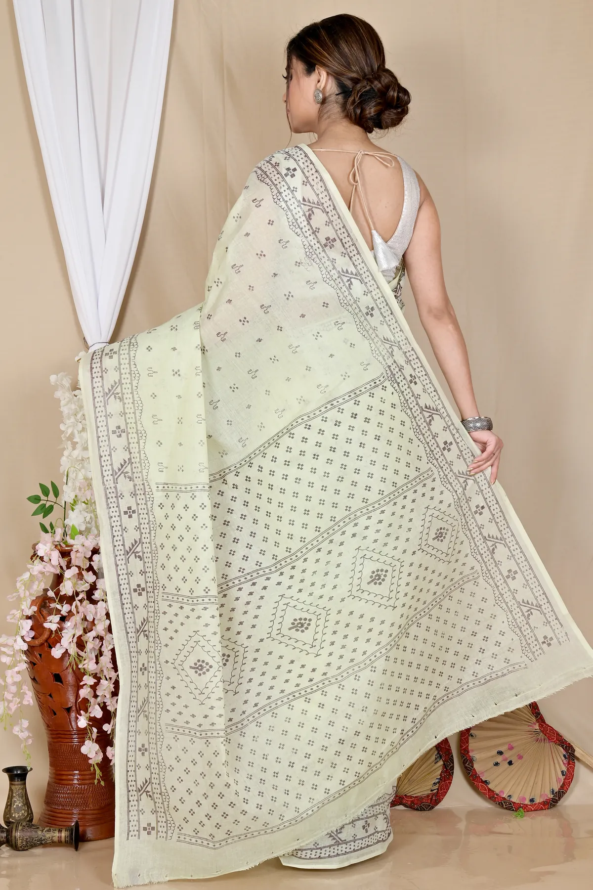 DipDiya Pure Cotton Off-White Liko Artisan Crafted Printed Tant Sarees