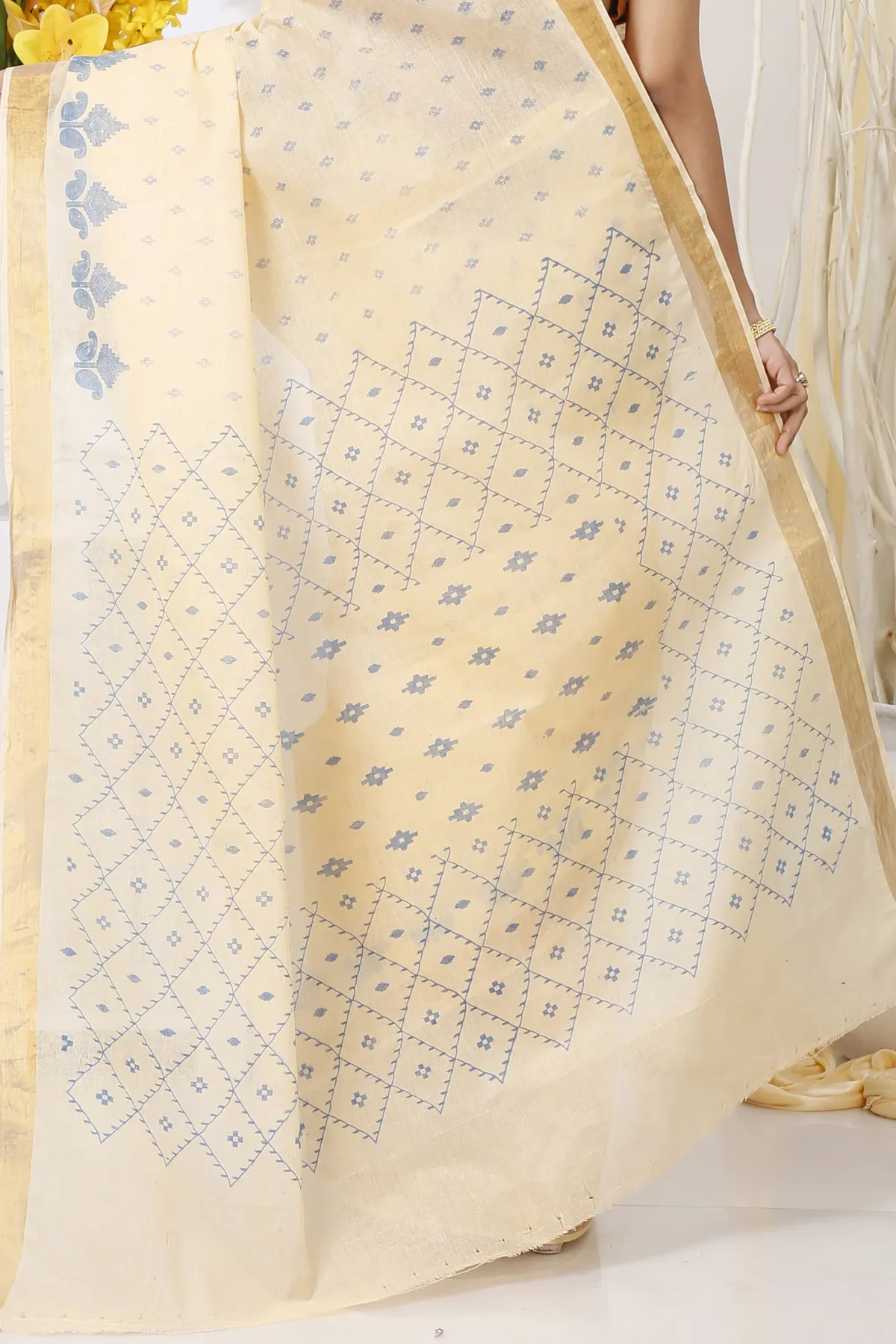 DipDiya Pure Cotton Off White Luvya Traditional Elegance Printed Tant Sarees