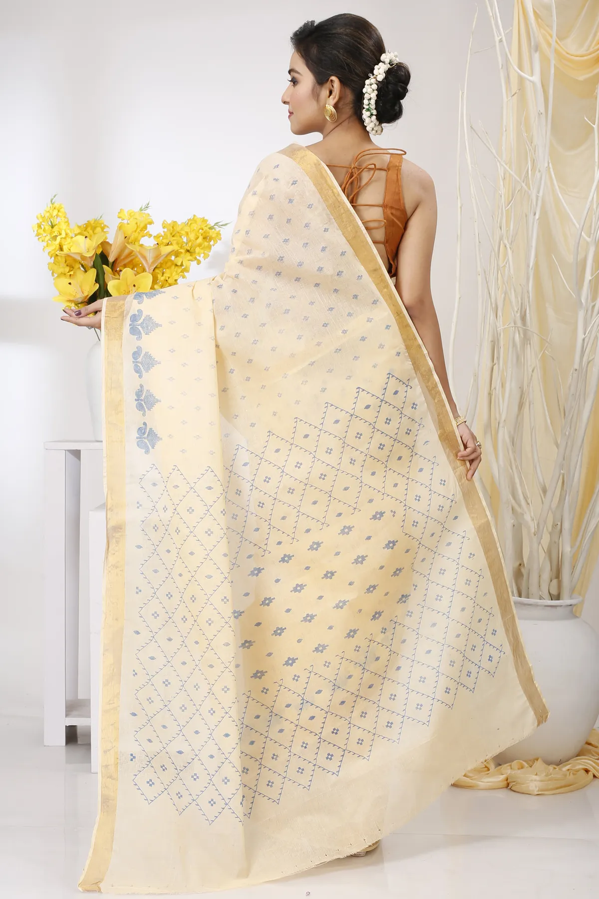 DipDiya Pure Cotton Off White Luvya Traditional Elegance Printed Tant Sarees