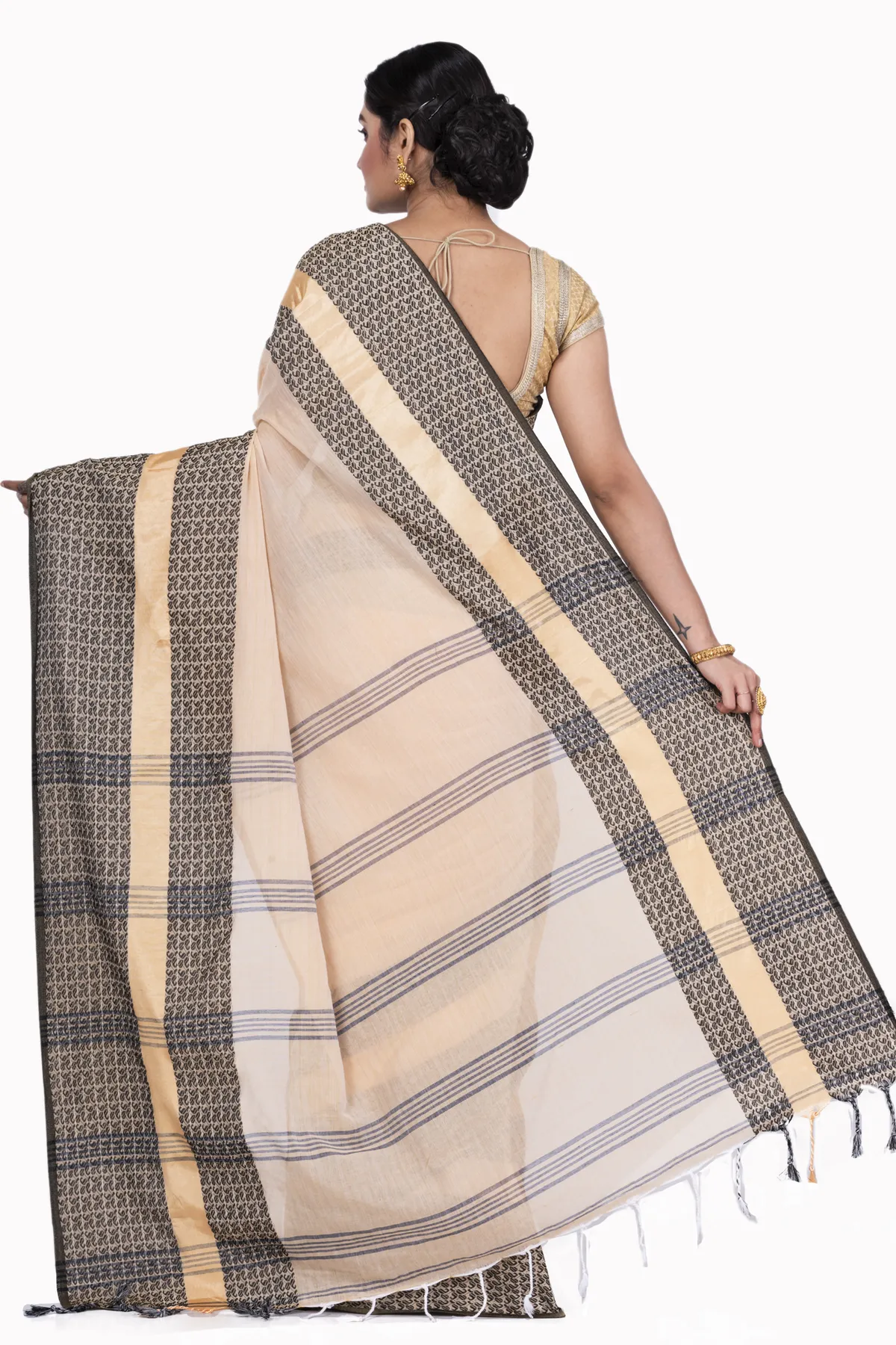 DipDiya Pure Cotton Off-White Souraovi Hand Timeless Bengal Handloom Sarees
